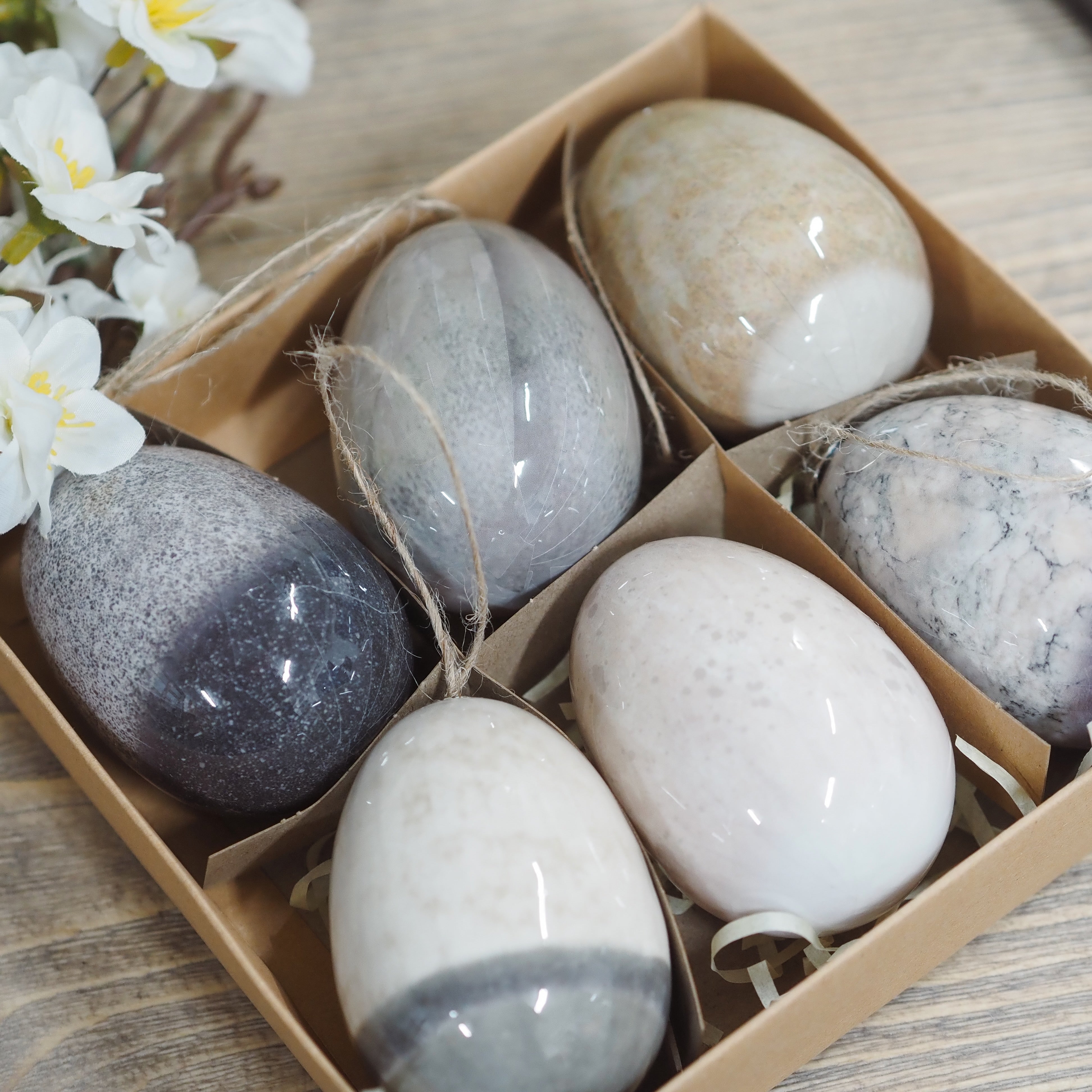Dekorative Eier im 6er Set · folierte Oberfläche / saisonale Hängedekoration