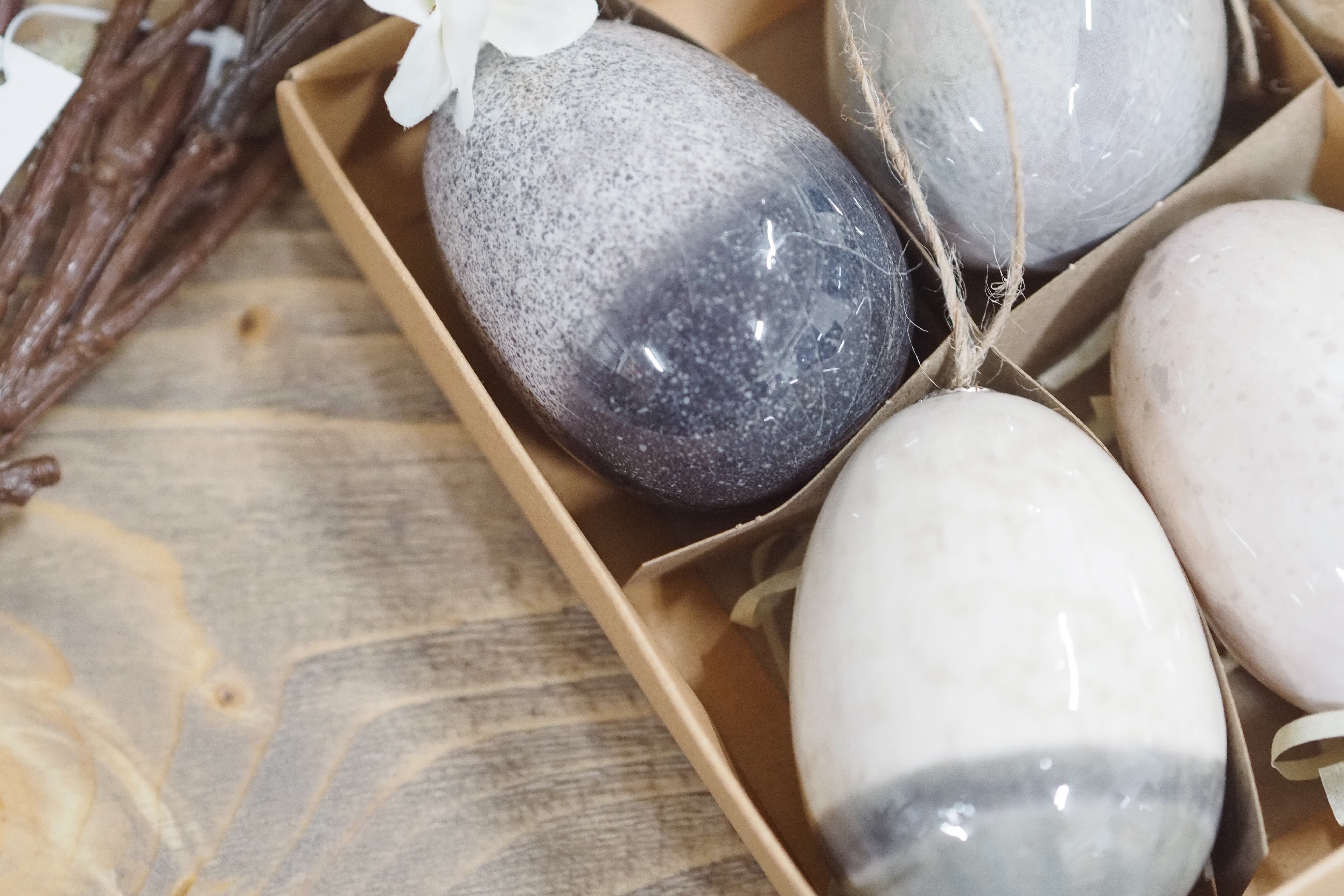 Dekorative Eier im 6er Set · folierte Oberfläche / saisonale Hängedekoration