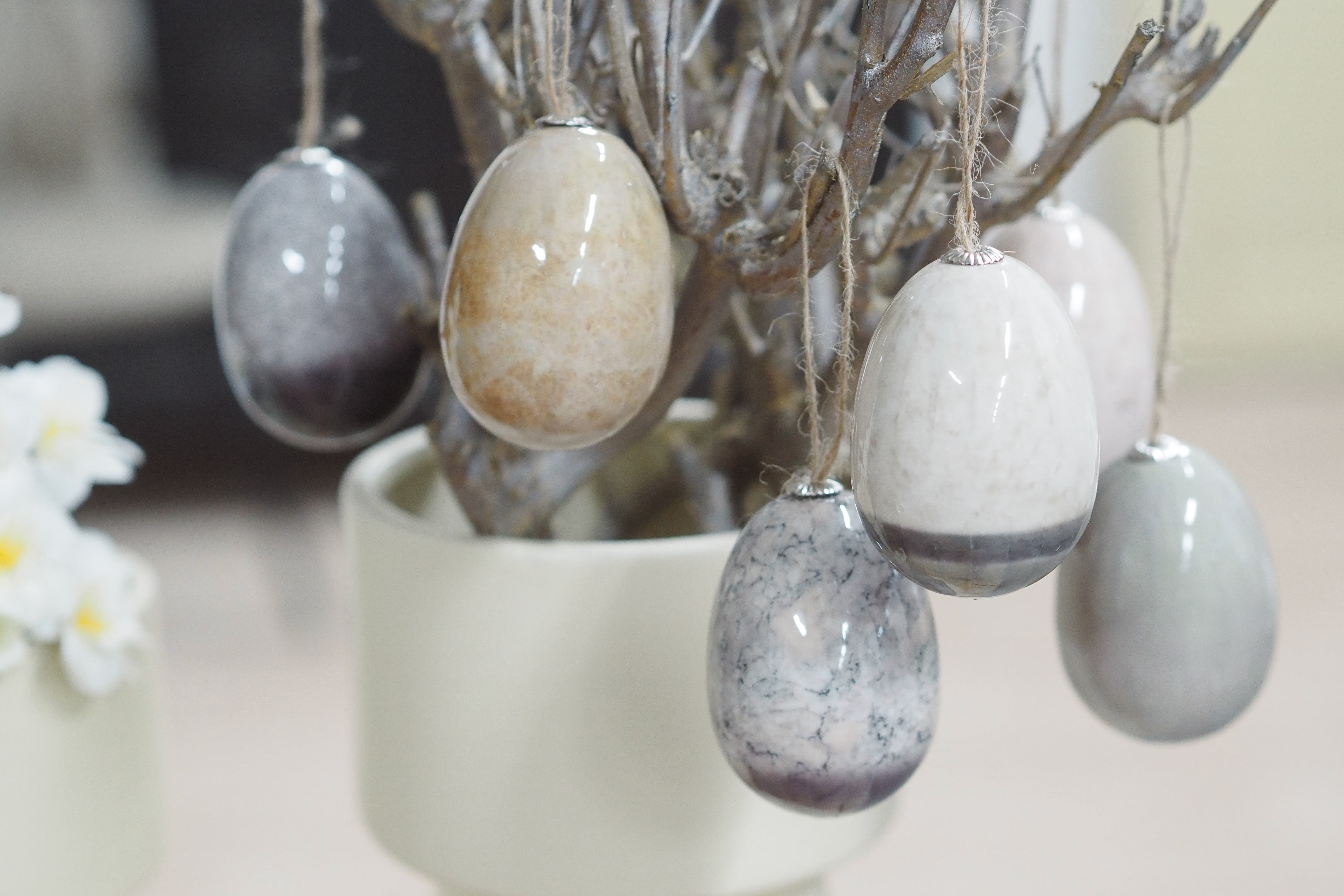 Dekorative Eier im 6er Set · folierte Oberfläche / saisonale Hängedekoration