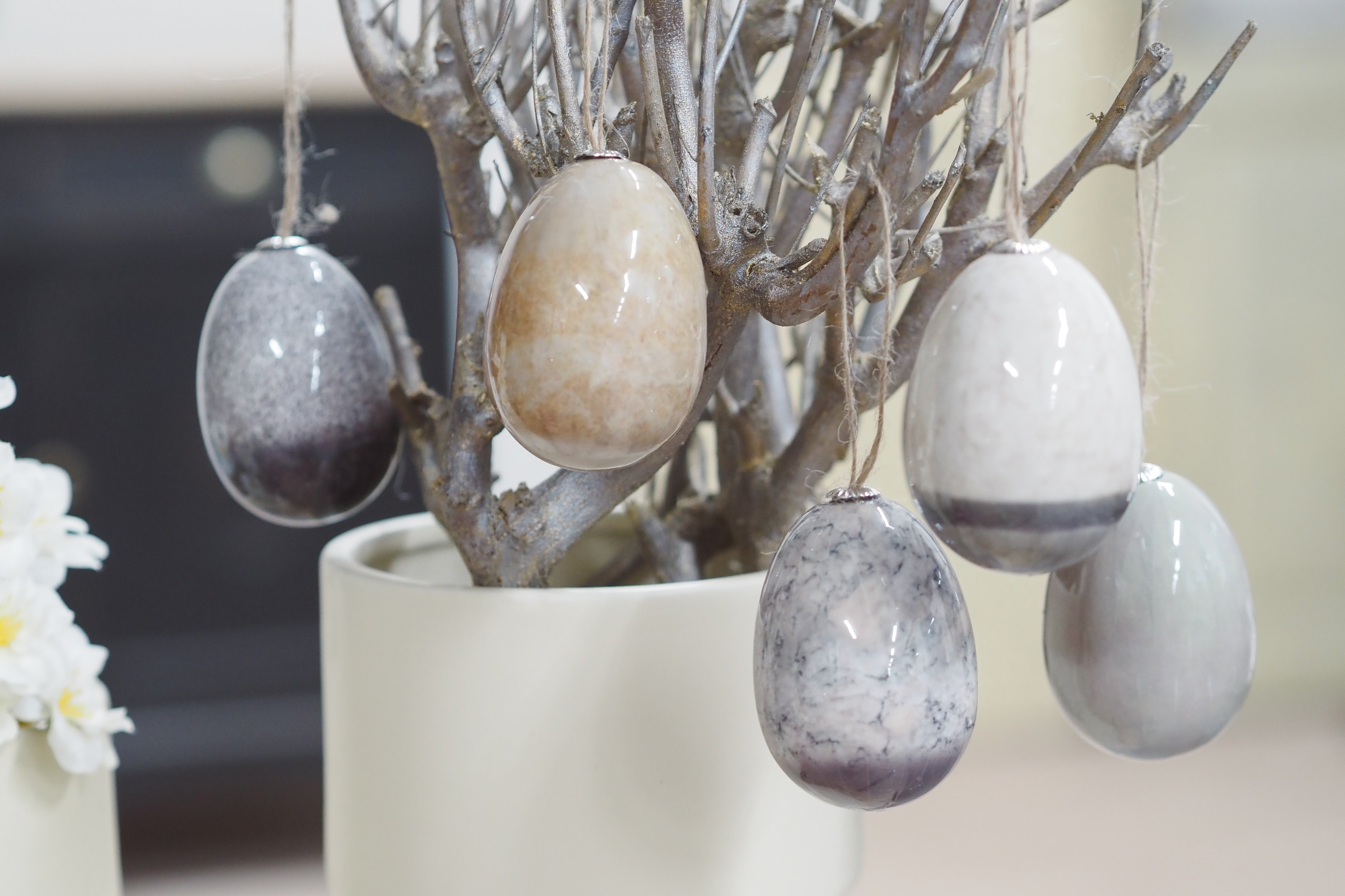 Dekorative Eier im 6er Set · folierte Oberfläche / saisonale Hängedekoration