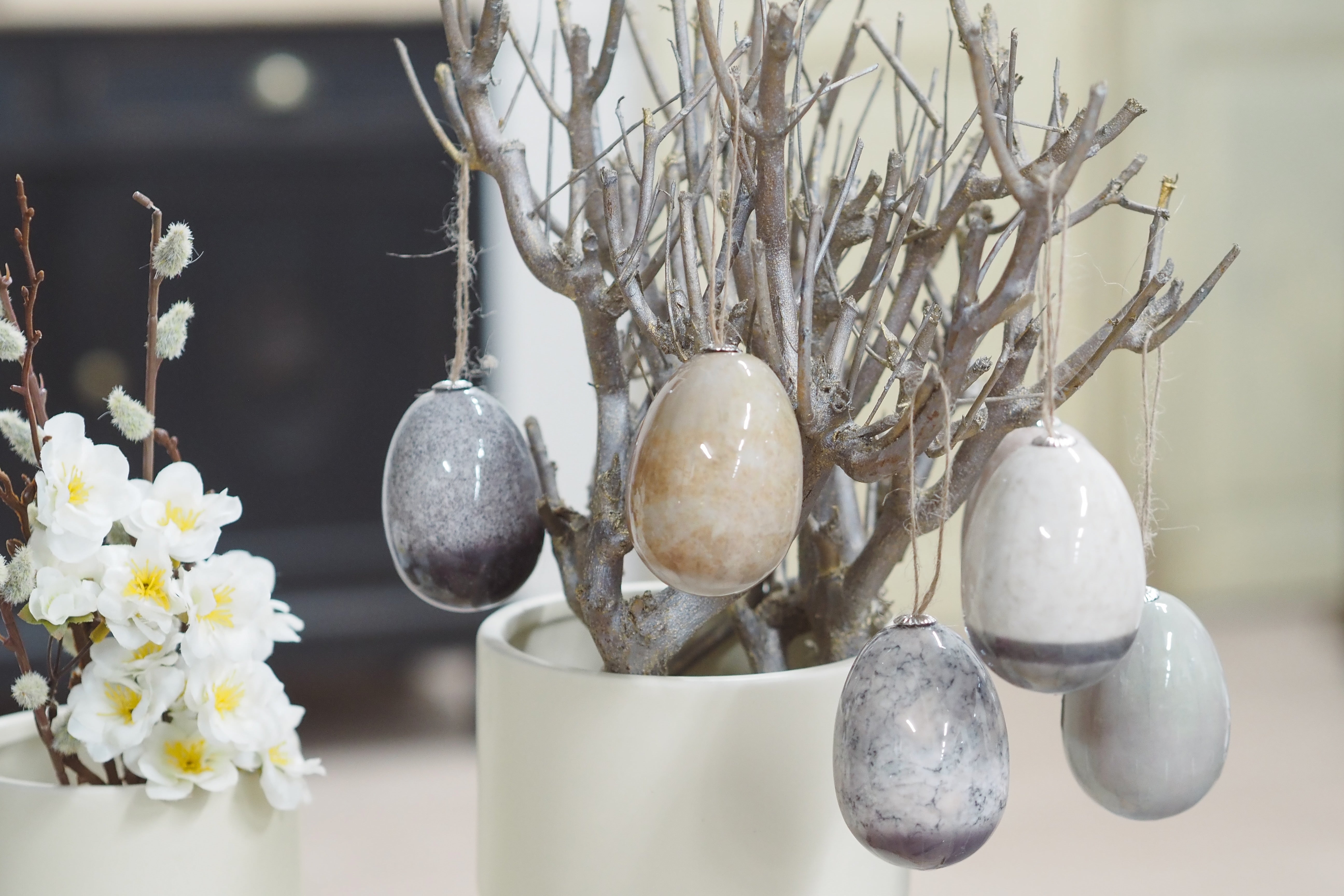 Dekorative Eier im 6er Set · folierte Oberfläche / saisonale Hängedekoration