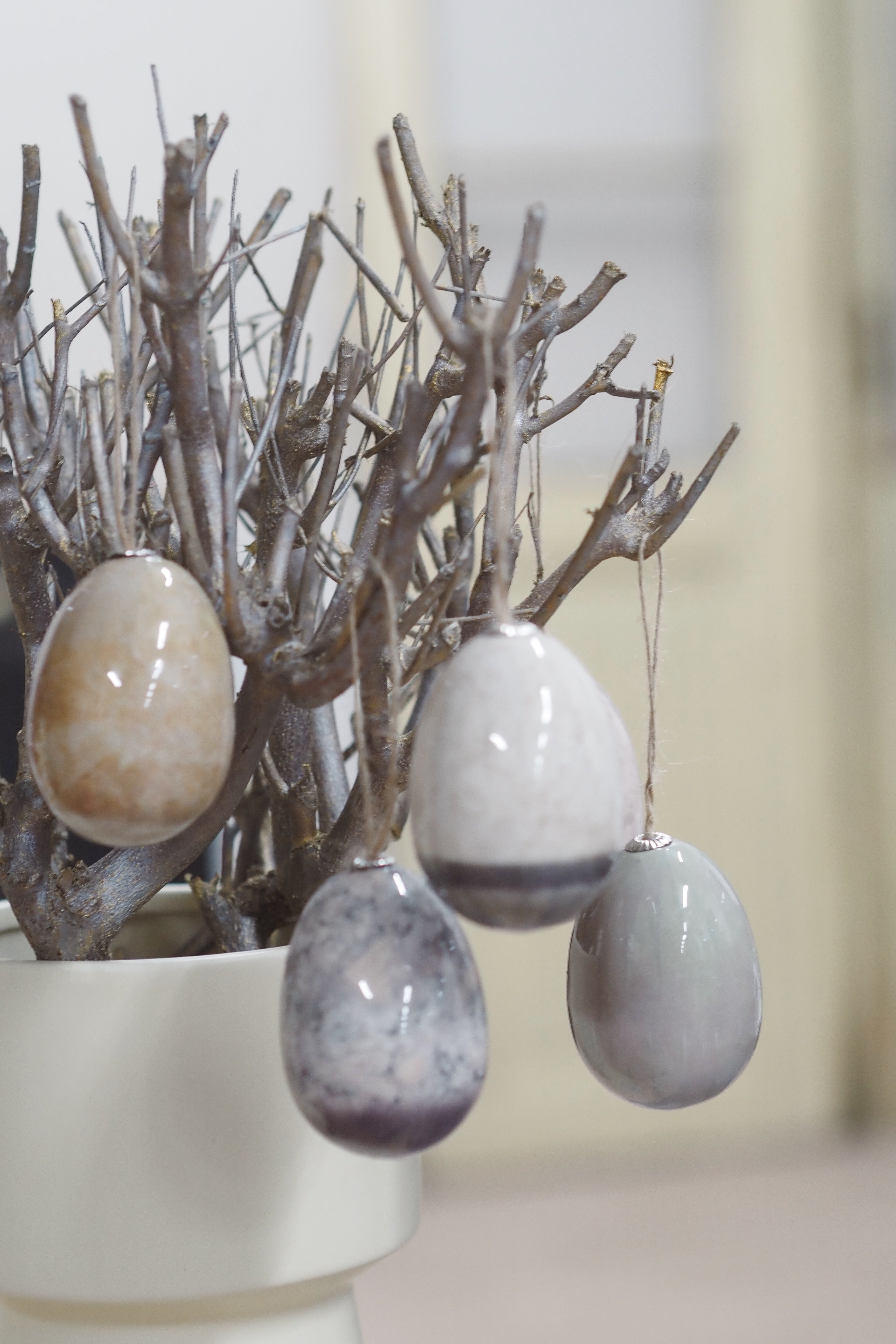Dekorative Eier im 6er Set · folierte Oberfläche / saisonale Hängedekoration