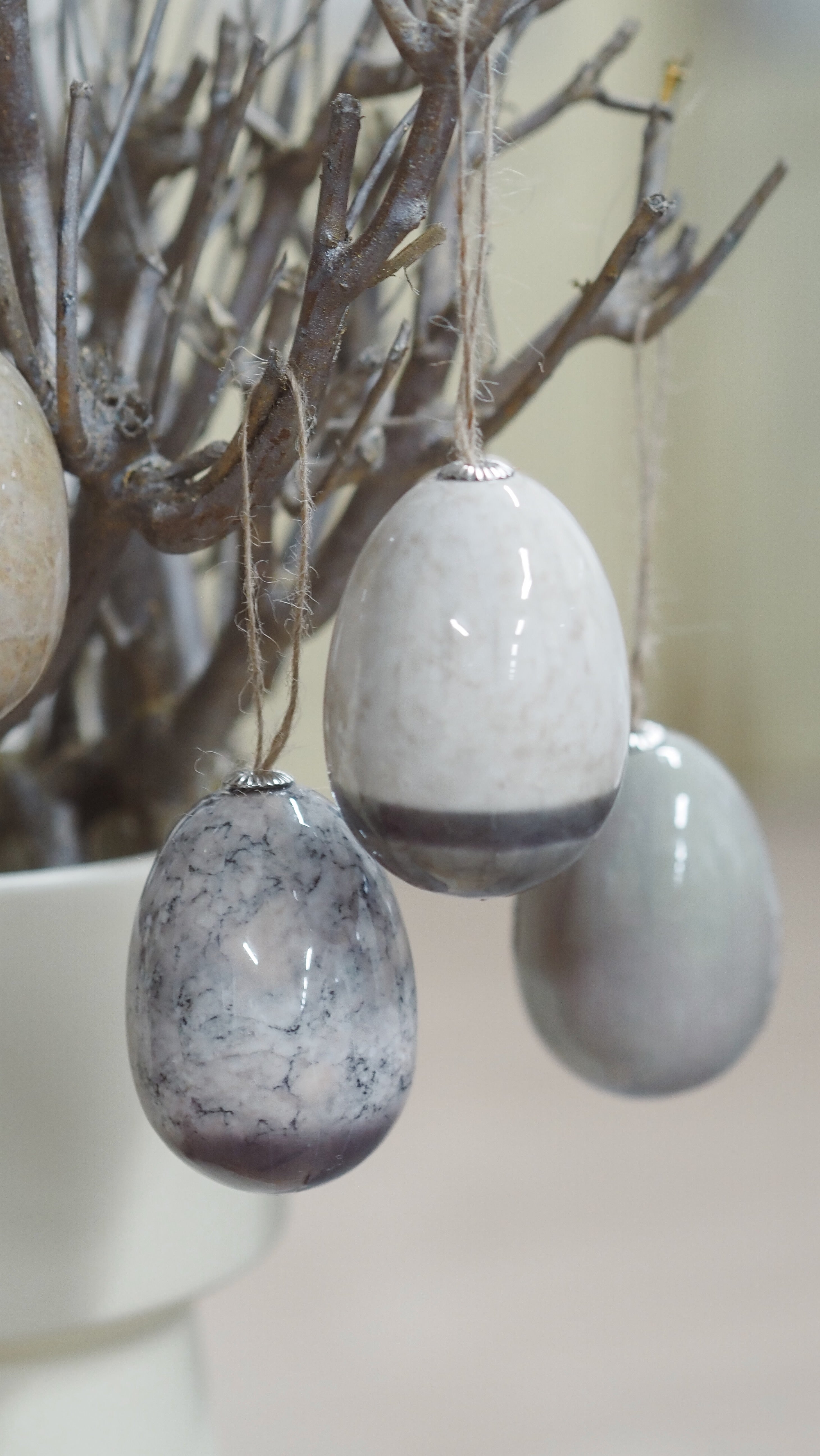 Dekorative Eier im 6er Set · folierte Oberfläche / saisonale Hängedekoration