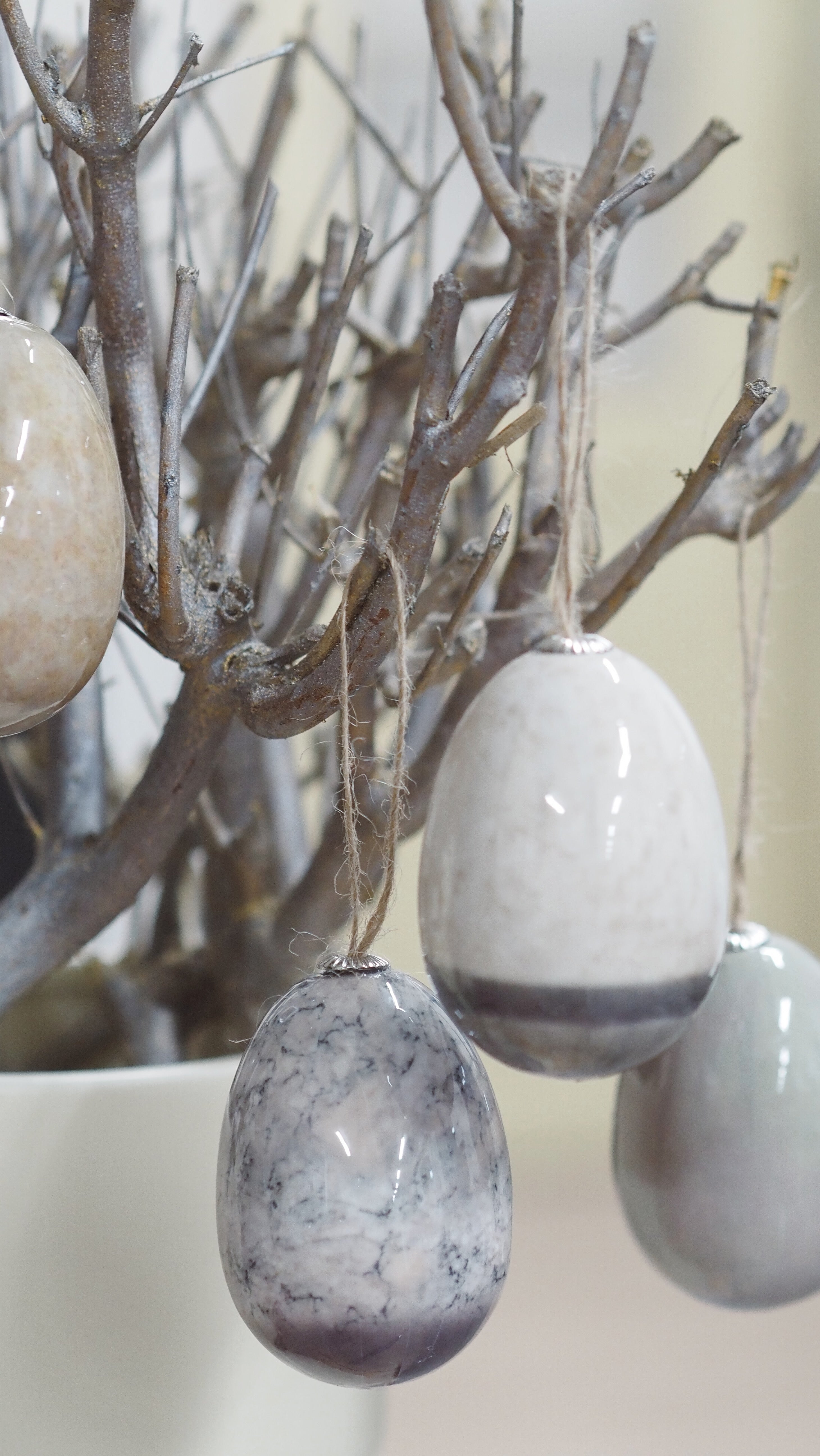 Dekorative Eier im 6er Set · folierte Oberfläche / saisonale Hängedekoration