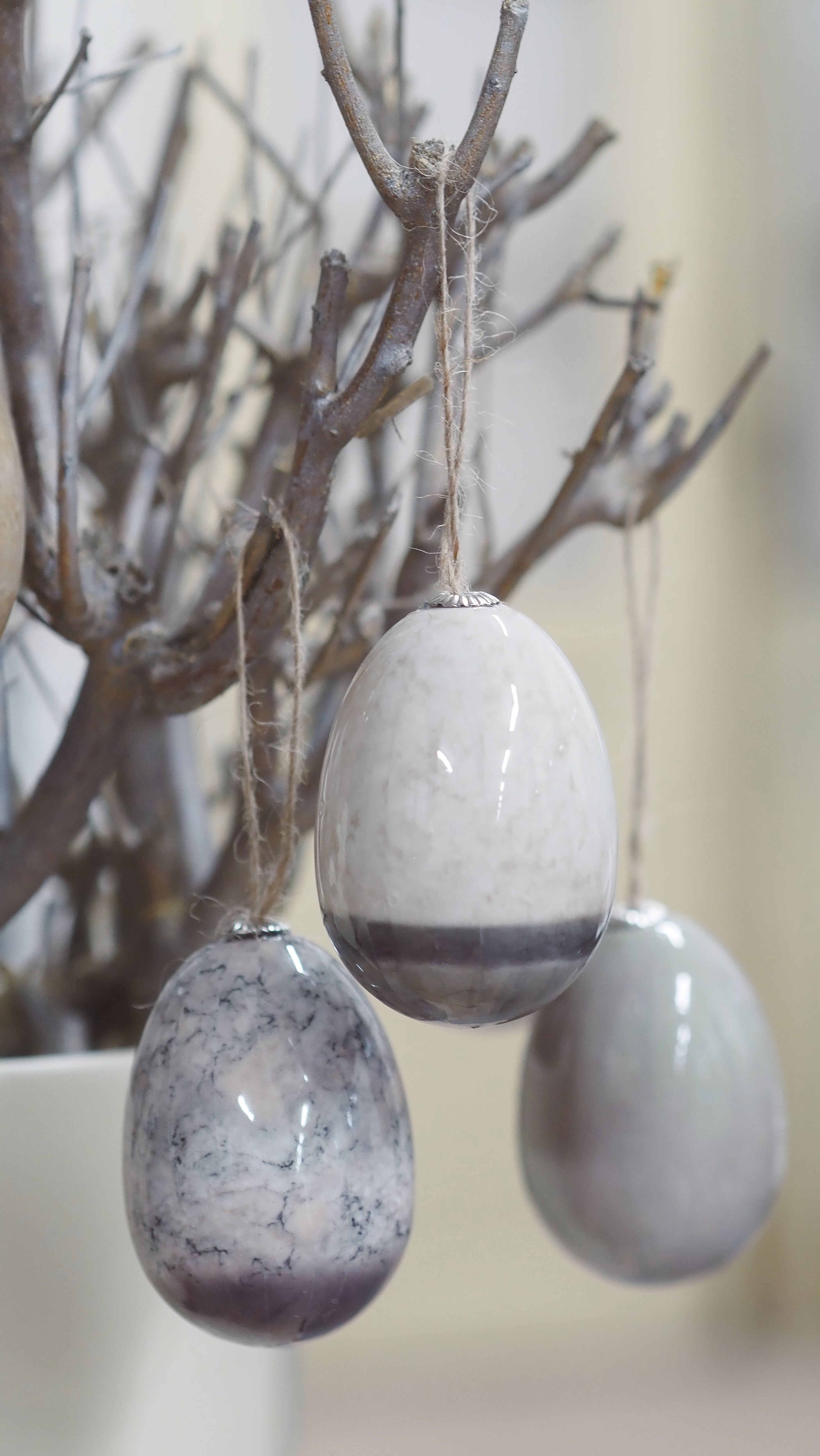 Dekorative Eier im 6er Set · folierte Oberfläche / saisonale Hängedekoration