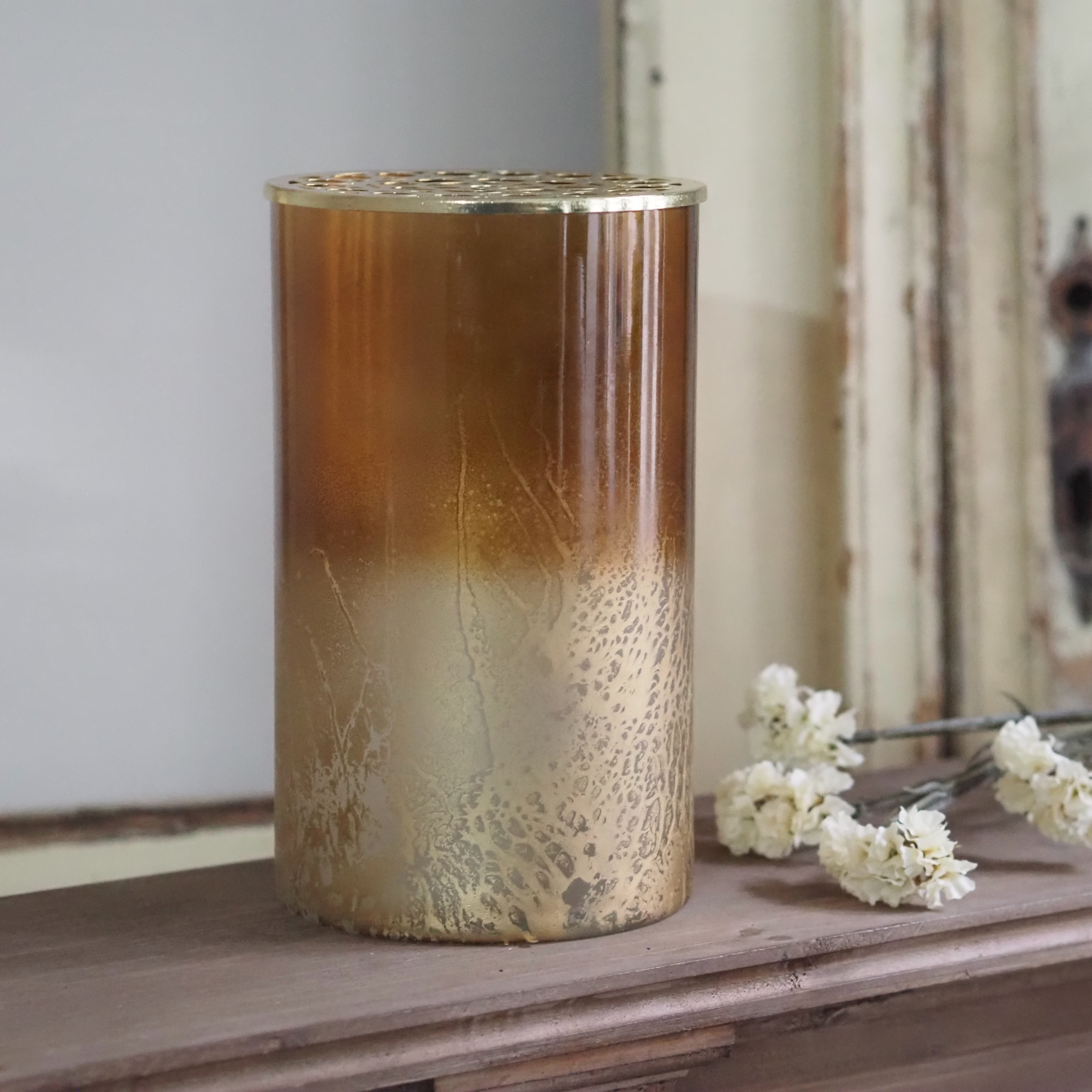 Glasvase mit Stanzdeckel · zylindrisches Glasgefäß mit Metallabdeckung