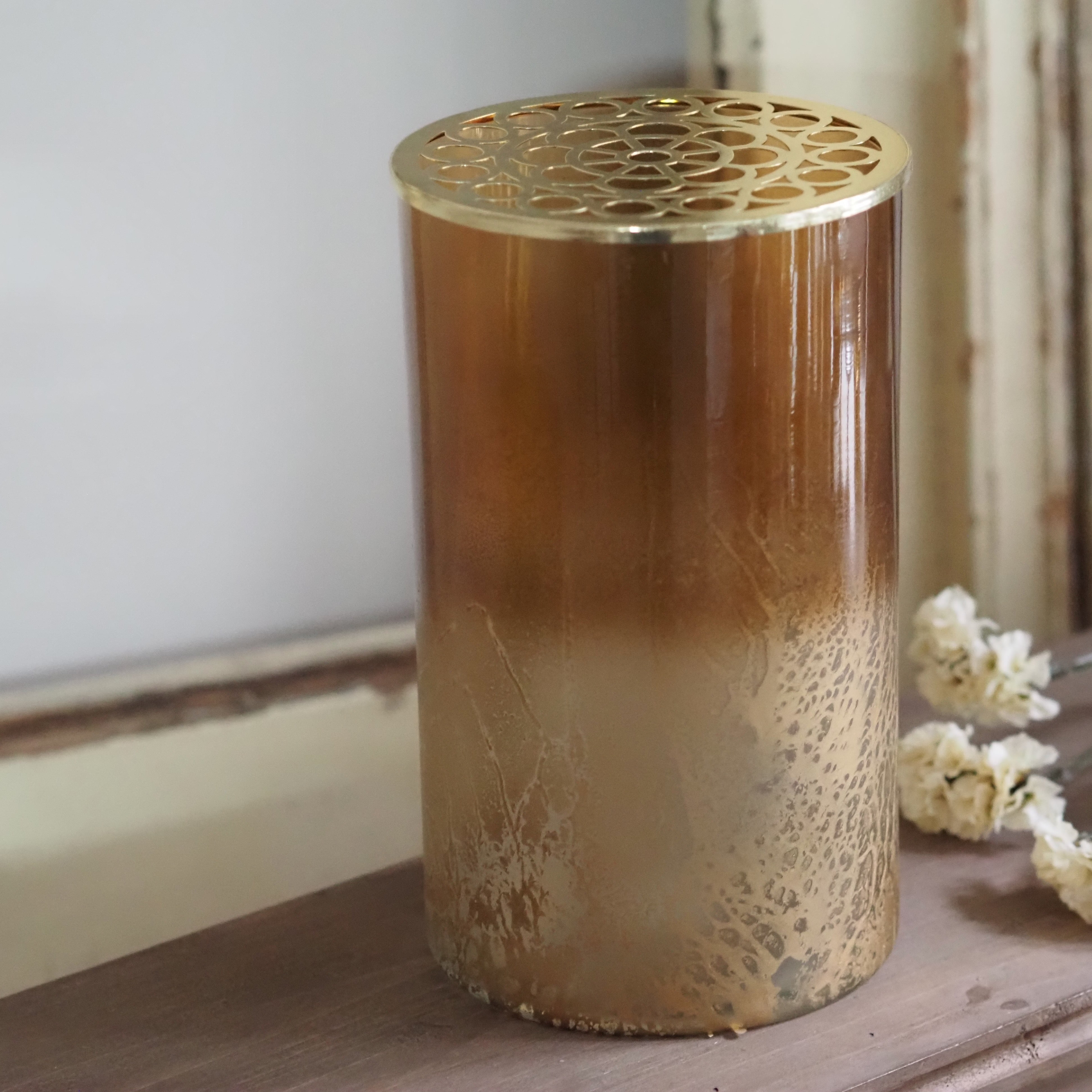 Glasvase mit Stanzdeckel · zylindrisches Glasgefäß mit Metallabdeckung