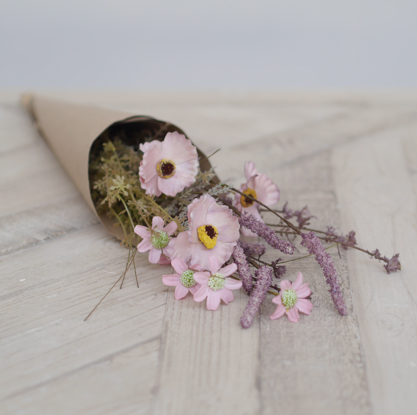 Wiesenblumenstrauß · florale Bündelung in naturbezogener Formensprache
