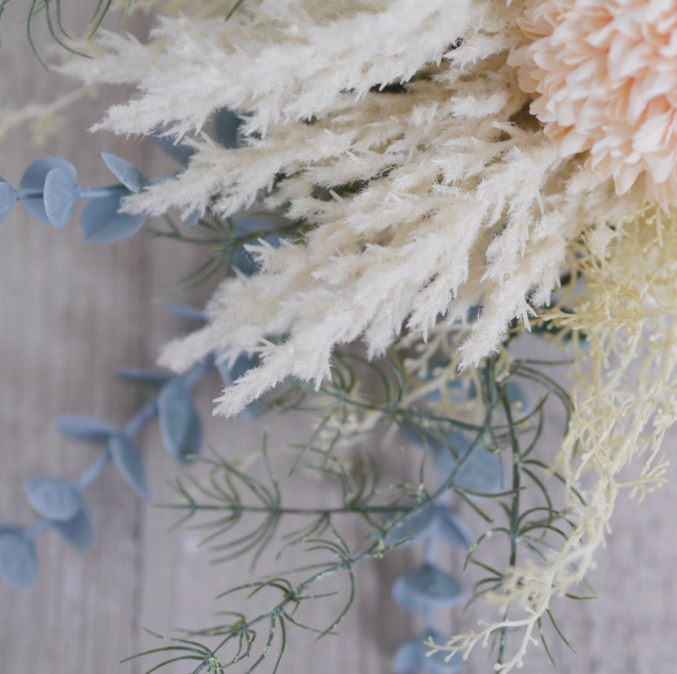 Wiesenblumenstrauß · Boho Floristik mit Eukalyptus und Gräsern