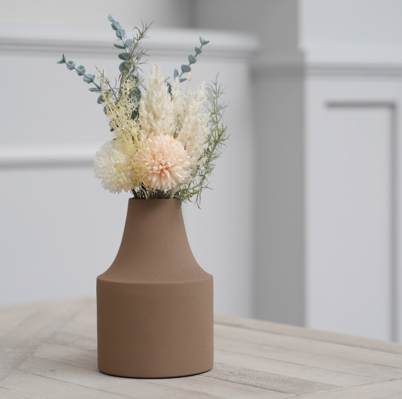 Wiesenblumenstrauß · Boho Floristik mit Eukalyptus und Gräsern