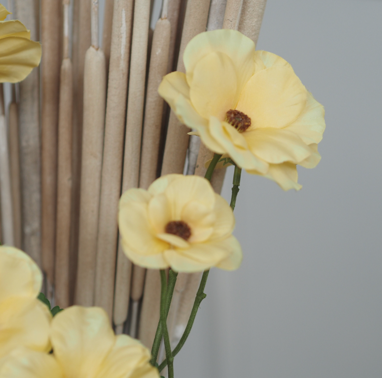 Ranunculus Blütenzweig · florale Sommerfloristik in gelber Ausführung