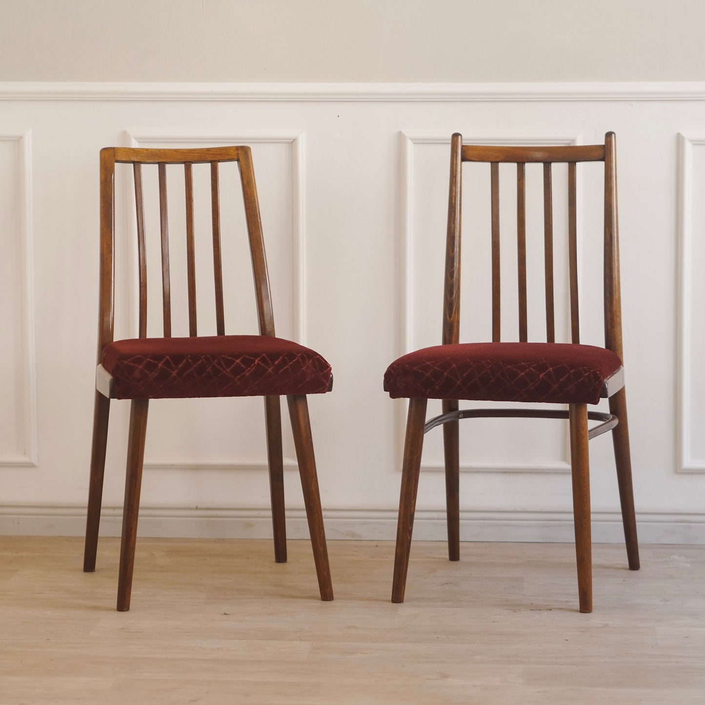 EPOCHE 1960 - Originale Midcentury Stühle, Stuhlset Weinrot