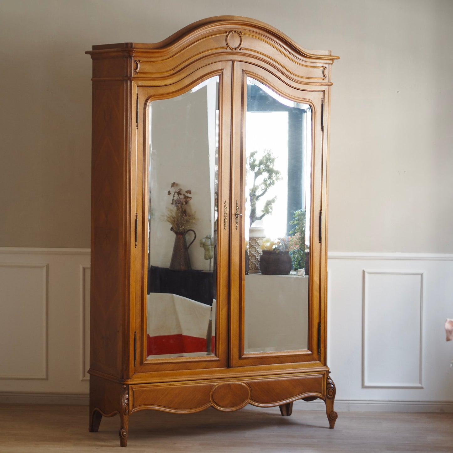 EPOCHE 1890 - Antiker französischer Spiegelschrank im Louis XV Stil