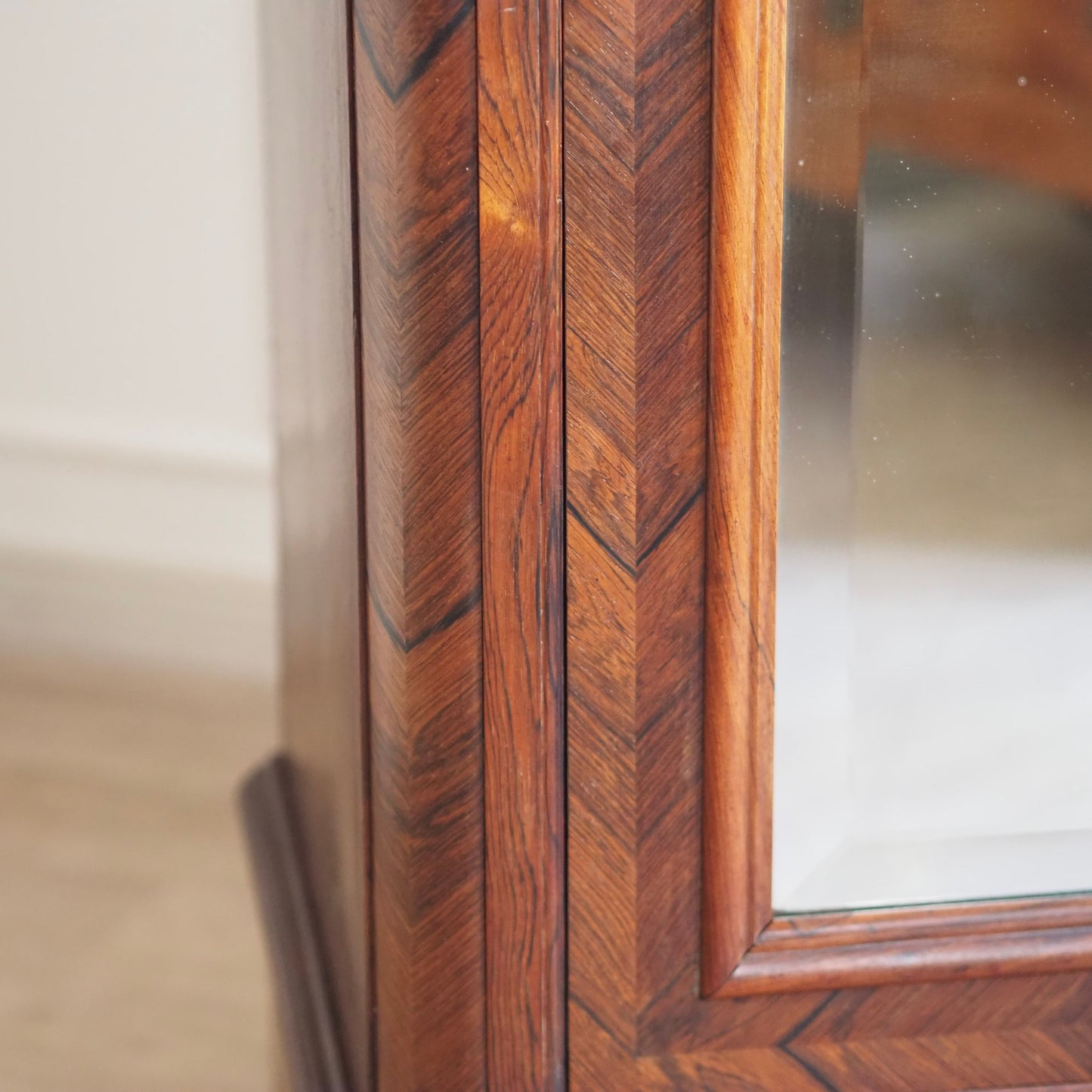 EPOCHE 1890 - Antiker Spiegelschrank aus edlem Palisander, Louis Philippe Kleiderschrank