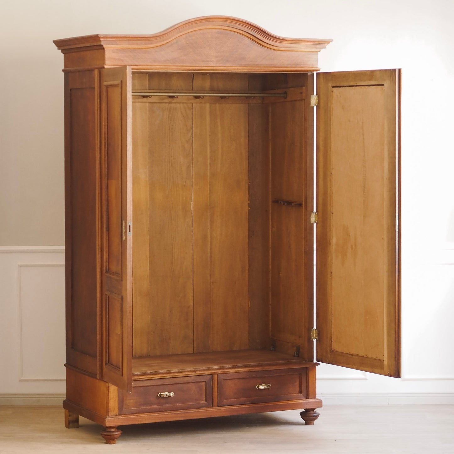 EPOCHE 1900 - Antiker Garderoben- Kleiderschrank mit Spiegel, Mahagoni