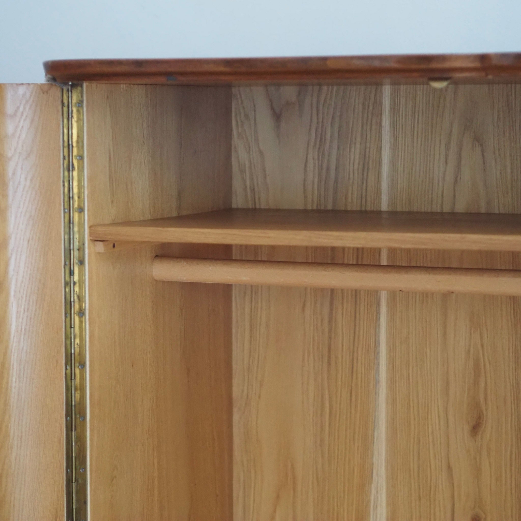 EPOCHE 1950 - Mid Century Kleiderschrank 2-türig sanft geschwungen