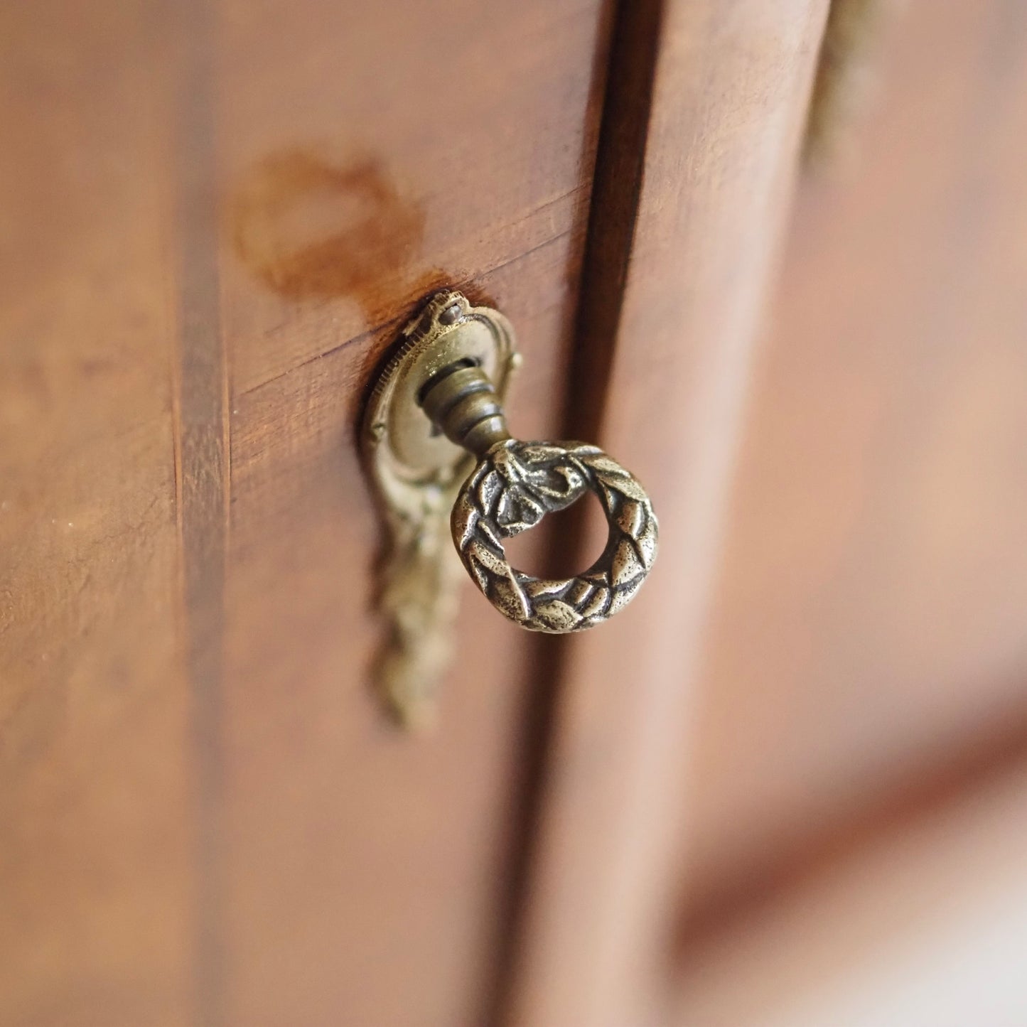 EPOCHE 1890 - Antikes Buffet mit Marmor und Spiegel, Kommode Louis Seize Stil