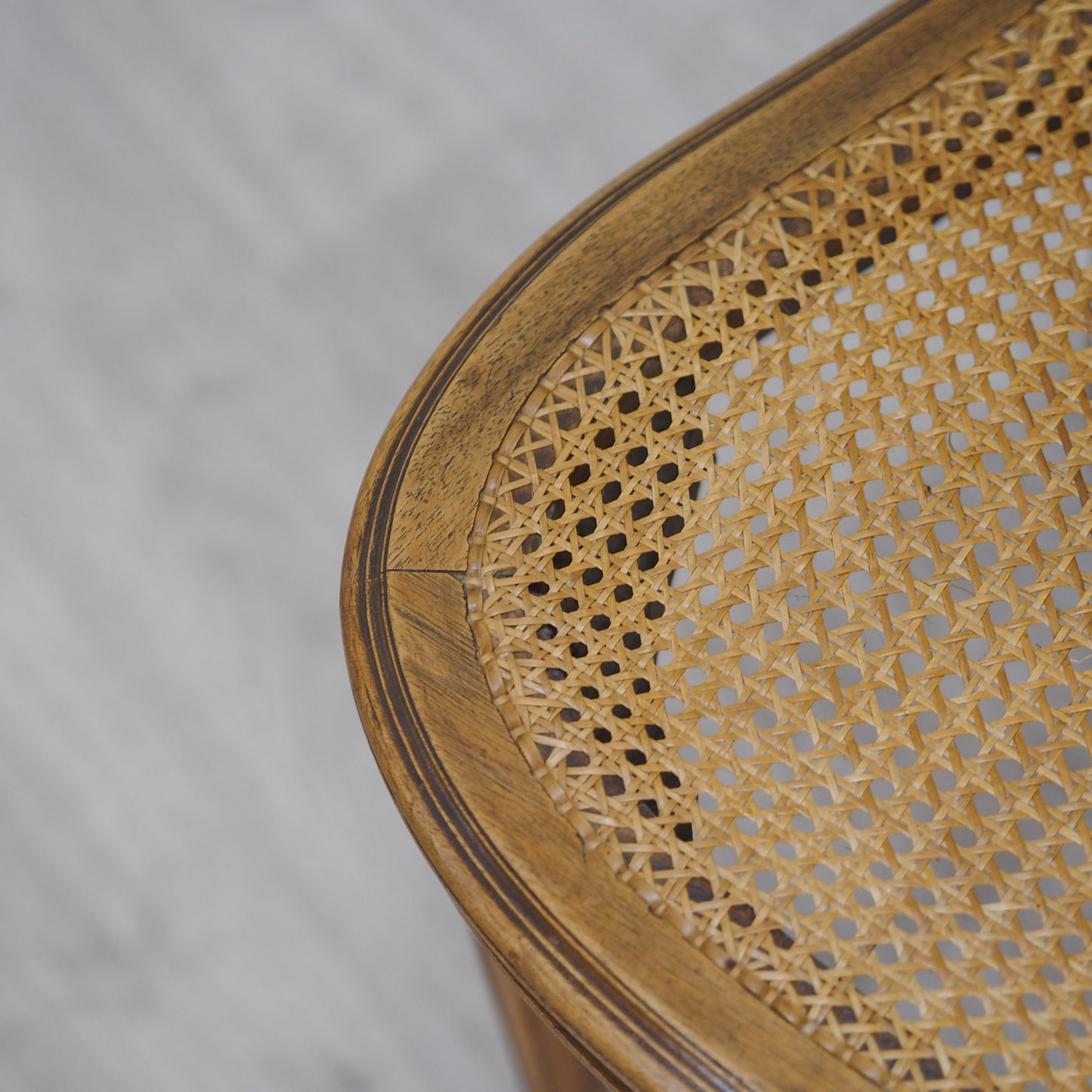 EPOCHE 1910 - Französisches Stuhl-Paar mit feinem Wiener Geflecht, Louis-Seize-Stil