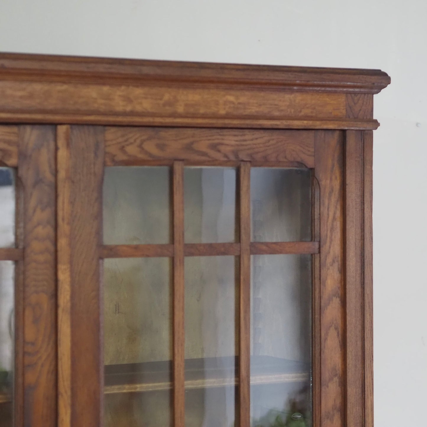 EPOCHE 1900 - Antike Gründerzeit Vitrine mit Sprossenverglasung, Bücherschrank