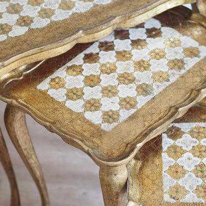 Handbemalte Italienische Vintage Satztische Florentiner Stil, Beistelltisch Set Gold