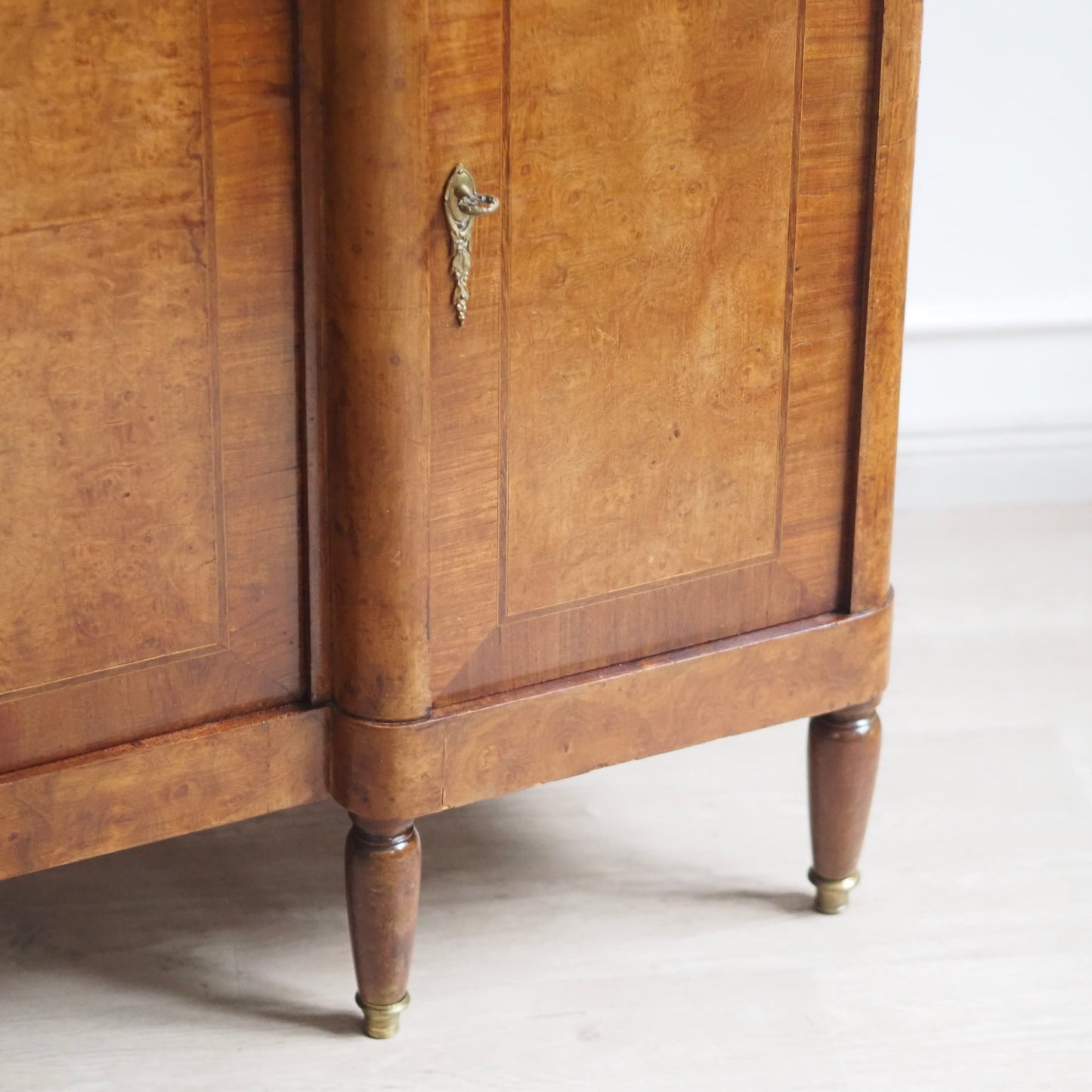 EPOCHE 1890 - Antikes Buffet mit Marmor und Spiegel, Kommode Louis Seize Stil