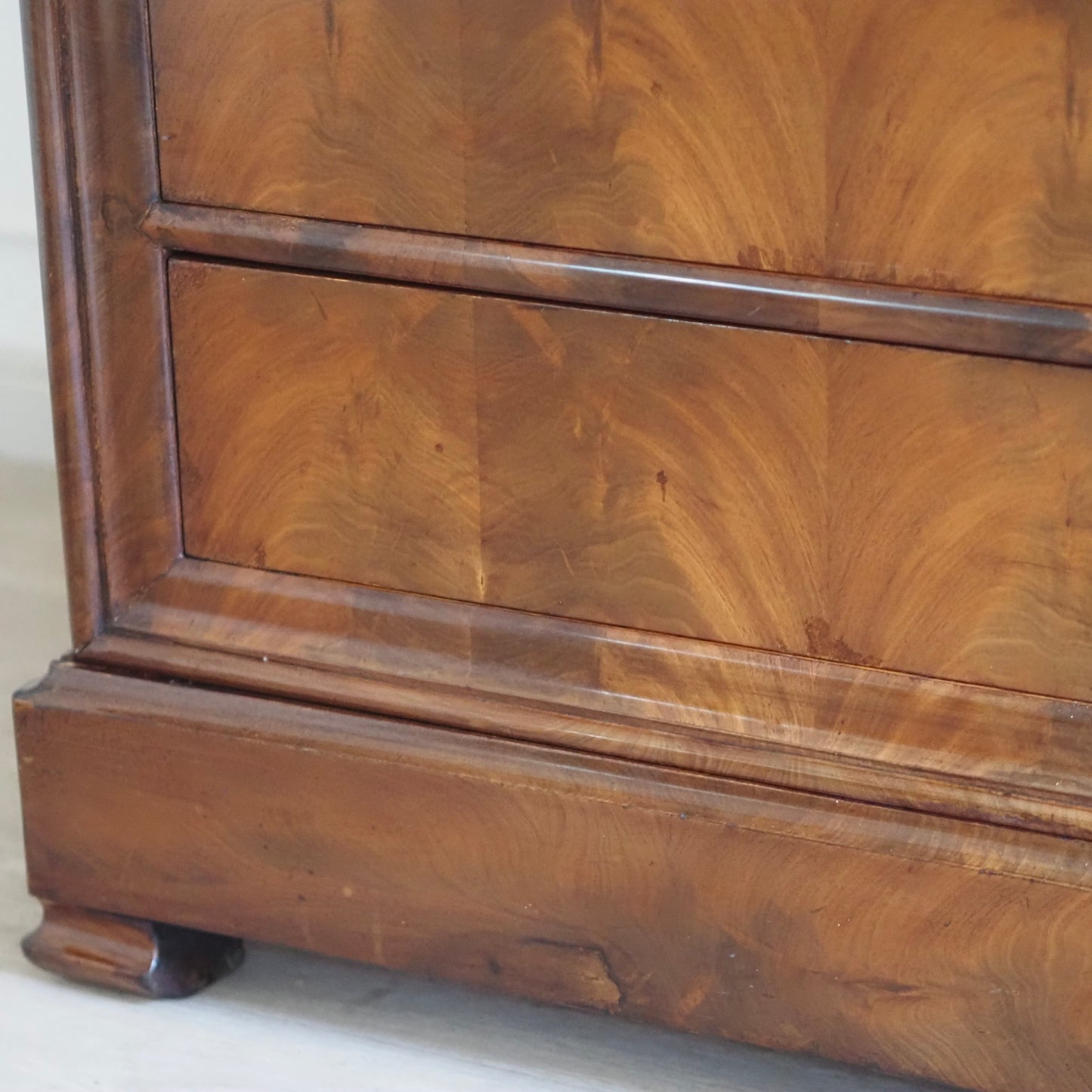 EPOCHE 1850 - Französische Kommode mit schwarzem Marmor - Louis-Philippe, Mahagoni