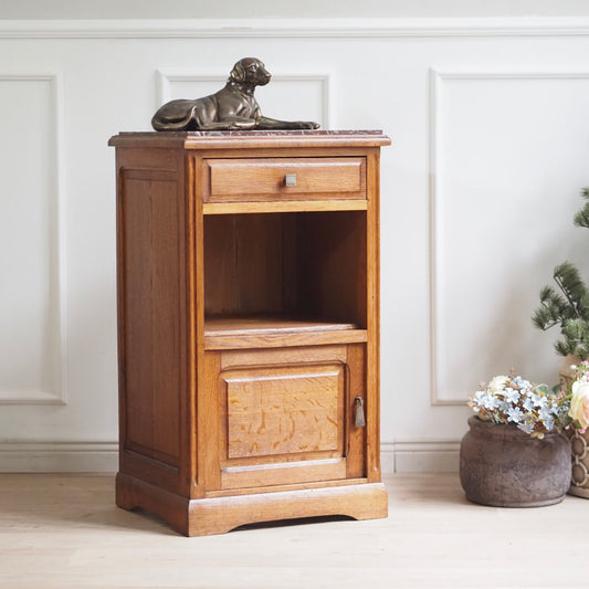 EPOCHE 1910 - Nachttisch mit rot-weißer Marmorplatte und Innenfach, Frankreich