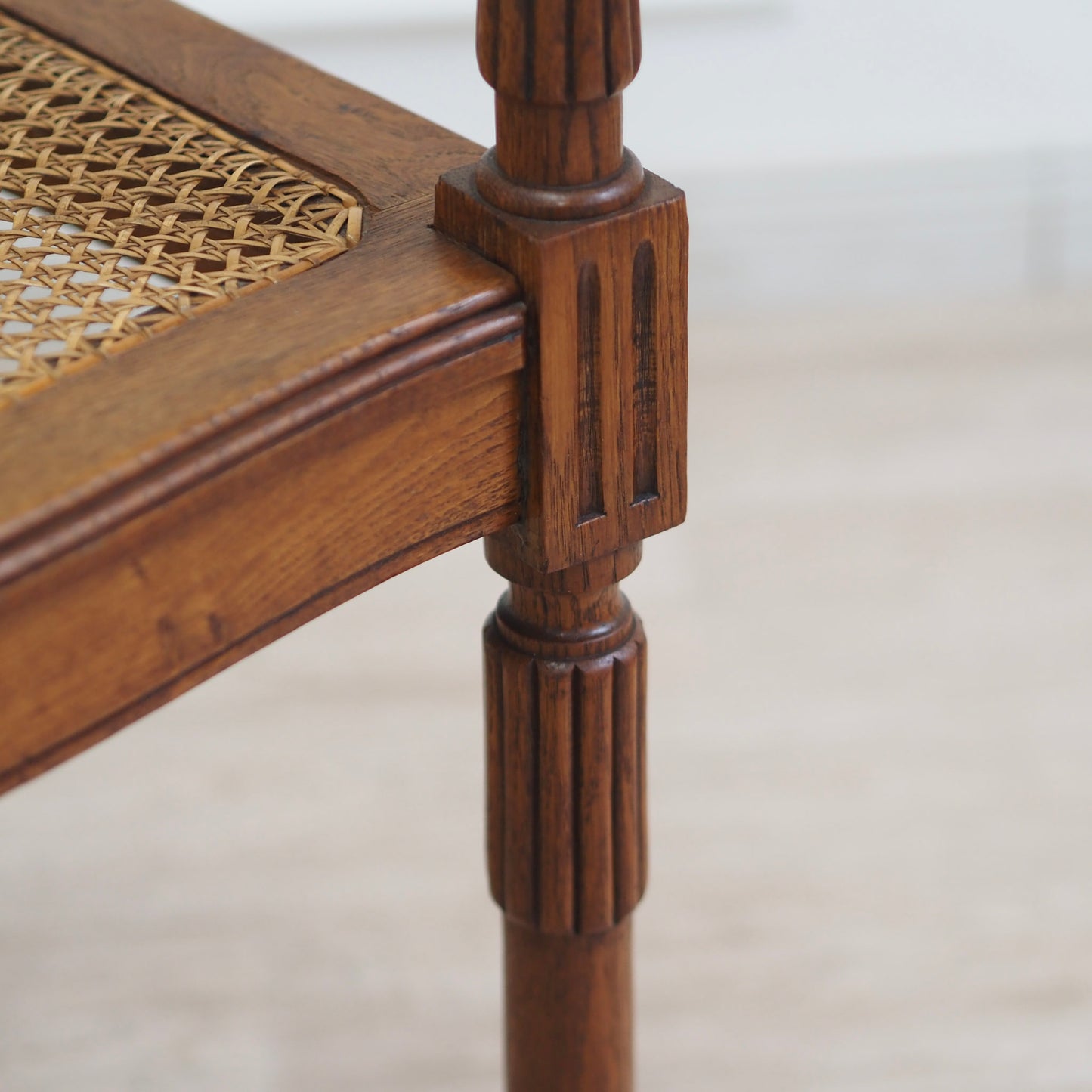 EPOCHE 1890 - Armlehnstuhl mit Wiener Geflecht, Gründerzeit Korbstuhl Herrenzimmer