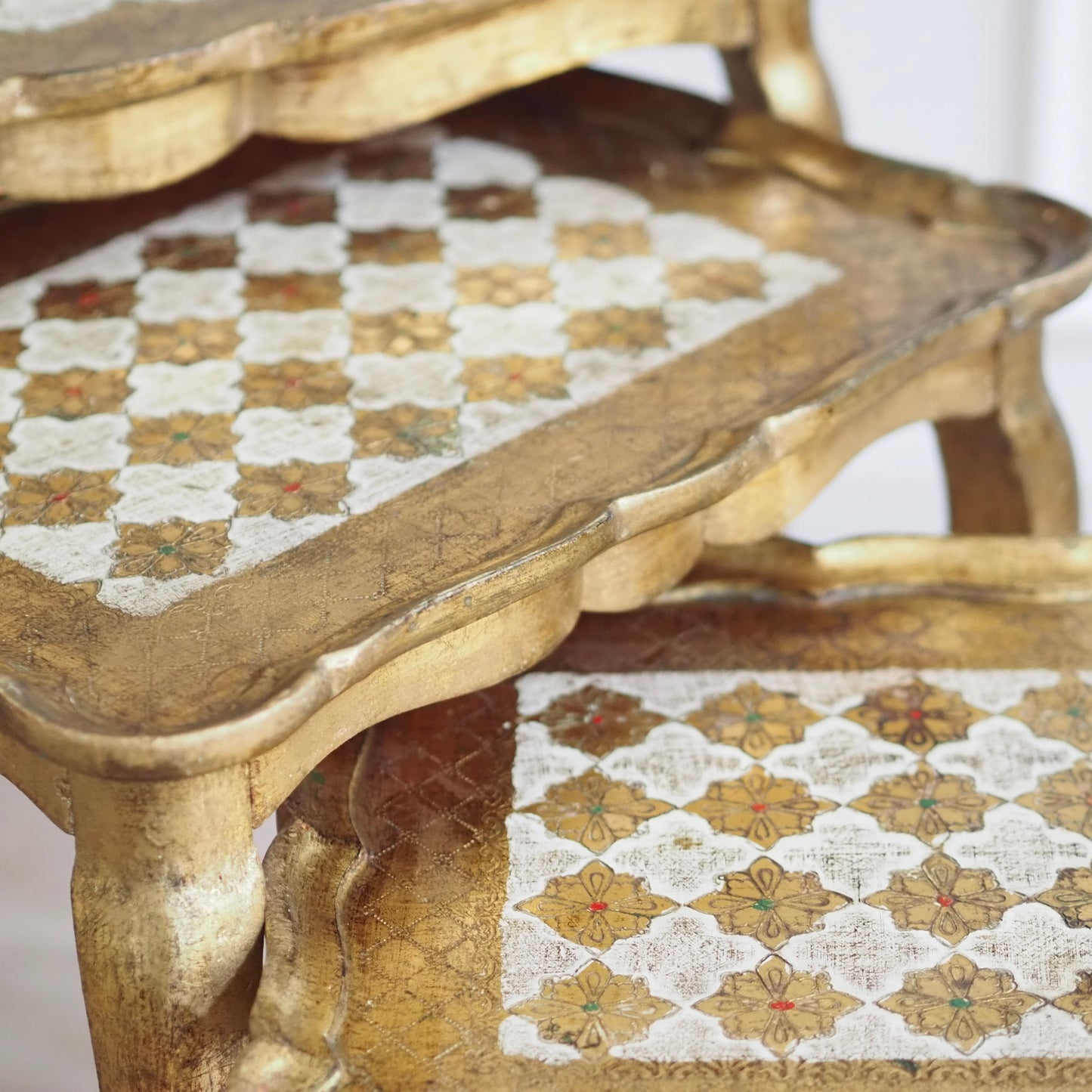 Handbemalte Italienische Vintage Satztische Florentiner Stil, Beistelltisch Set Gold