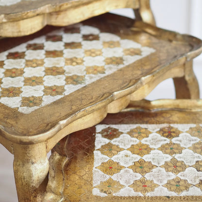 Handbemalte Italienische Vintage Satztische Florentiner Stil, Beistelltisch Set Gold