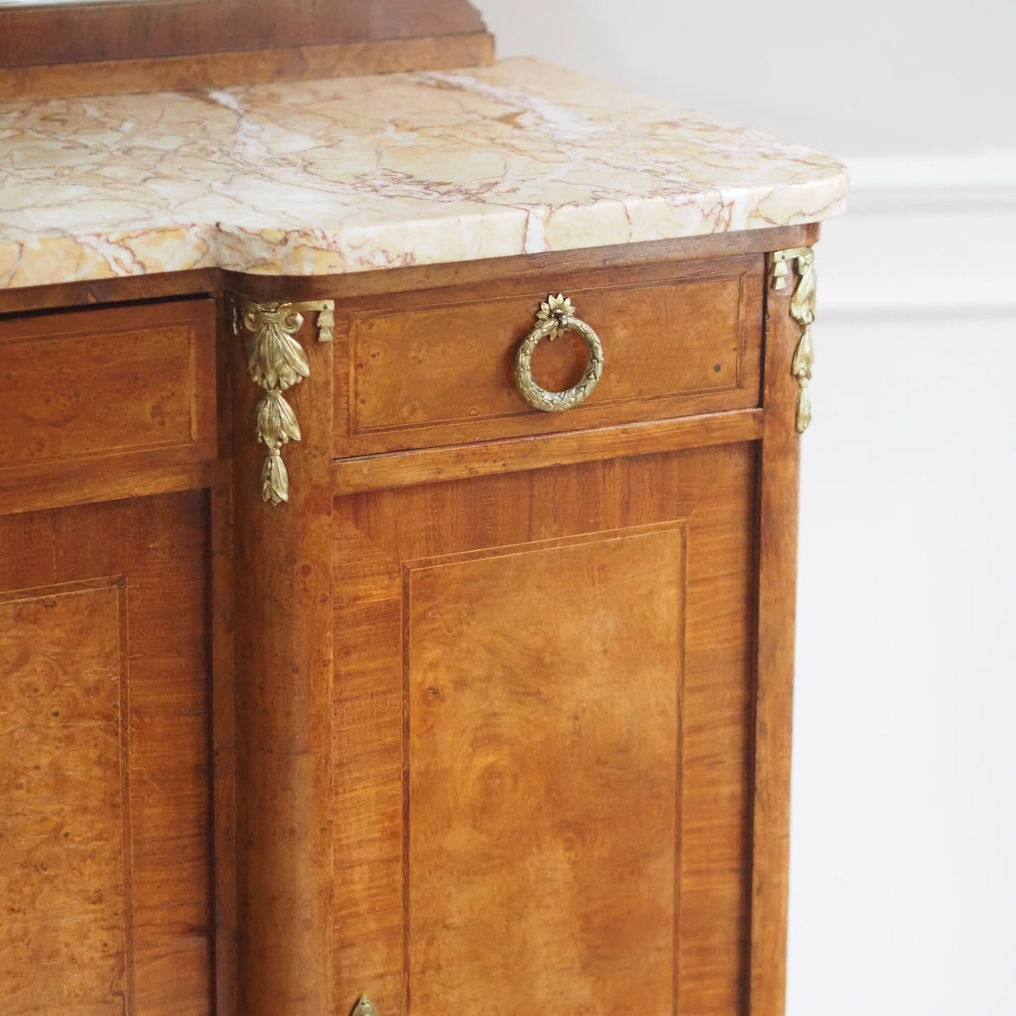 EPOCHE 1890 - Antikes Buffet mit Marmor und Spiegel, Kommode Louis Seize Stil