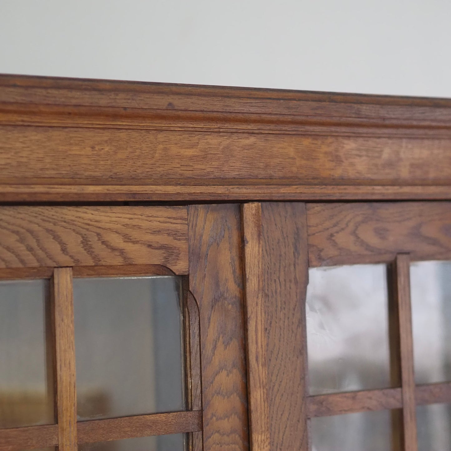 EPOCHE 1900 - Antike Gründerzeit Vitrine mit Sprossenverglasung, Bücherschrank