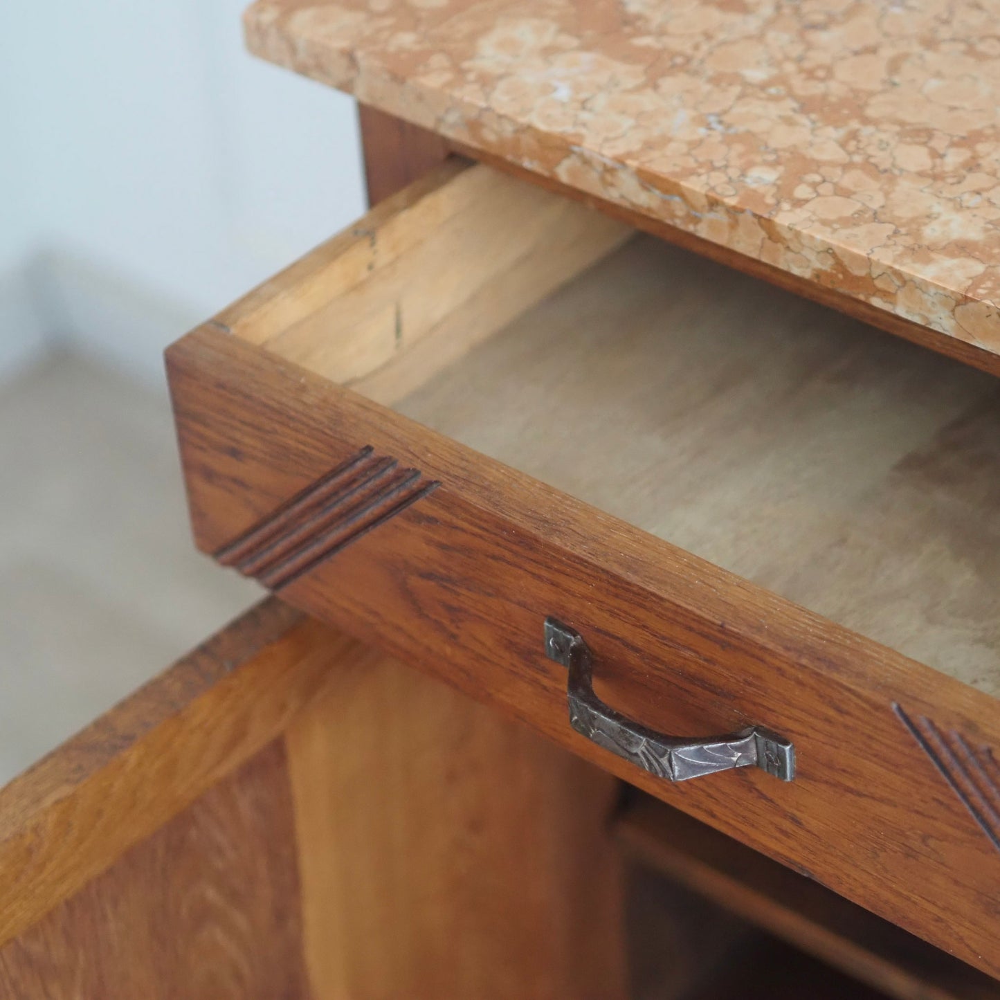 EPOCHE 1920 - Französische Art Déco Kommode, Anrichte mit Marmor