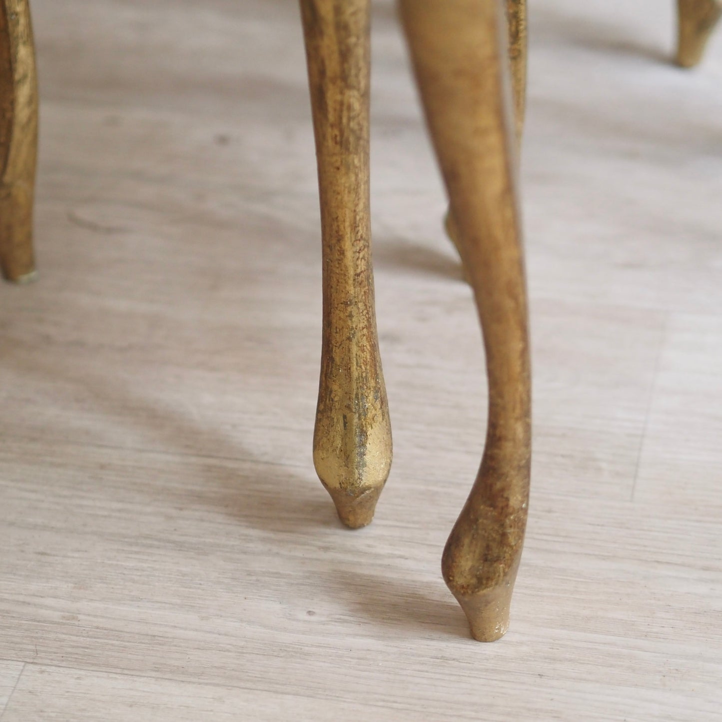 Handbemalte Italienische Vintage Satztische Florentiner Stil, Beistelltisch Set Gold