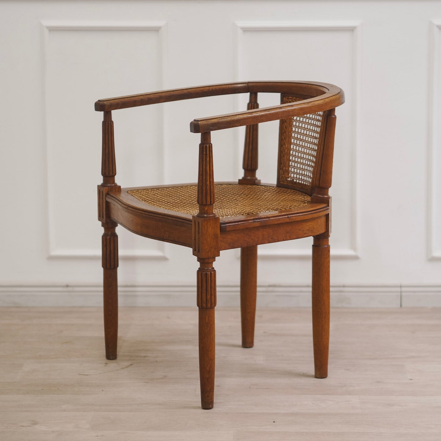 EPOCHE 1890 - Armlehnstuhl mit Wiener Geflecht, Gründerzeit Korbstuhl Herrenzimmer