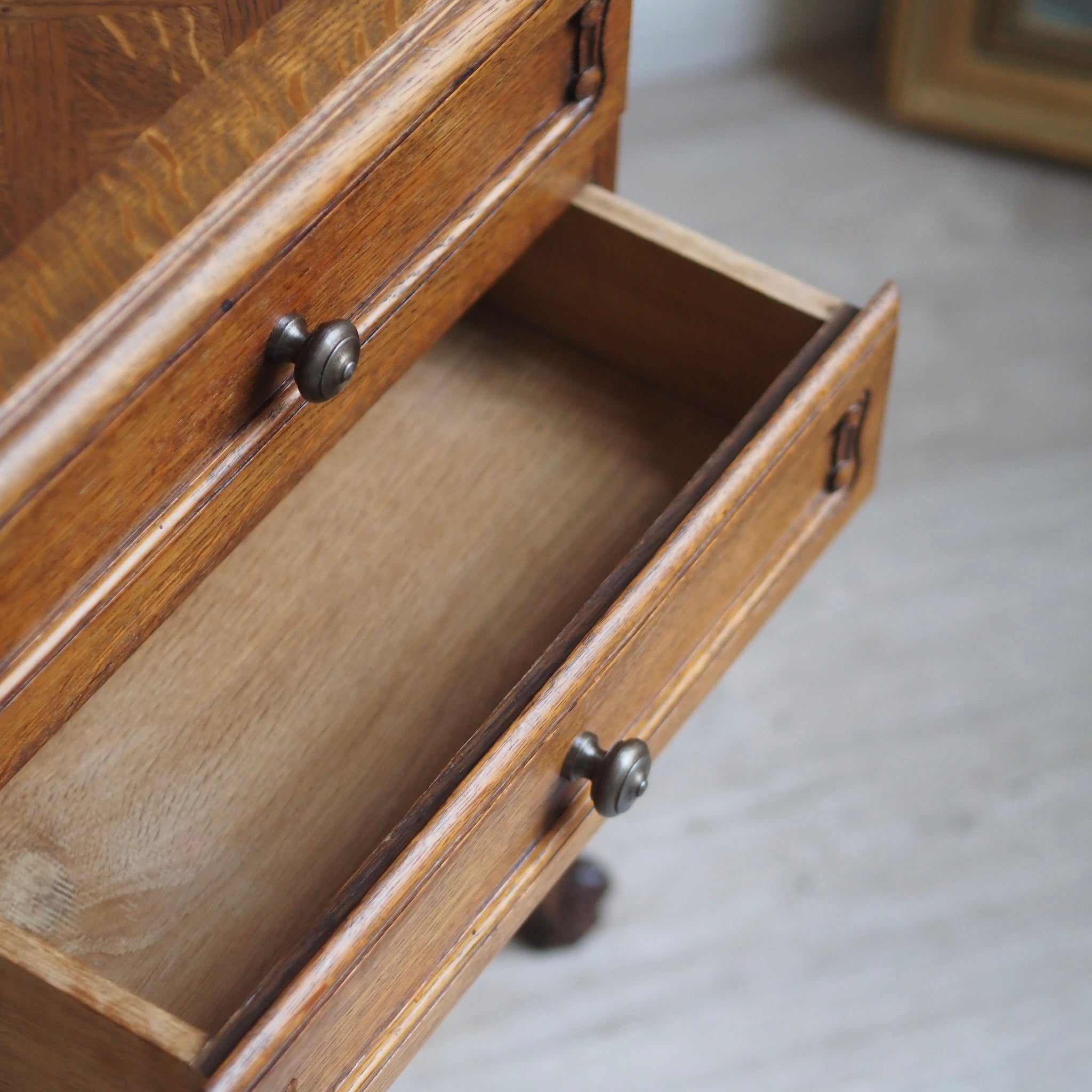 EPOCHE 1920 - Französische Vintage Nachttische - Nachtschrank Set mit Fischgrätmuster