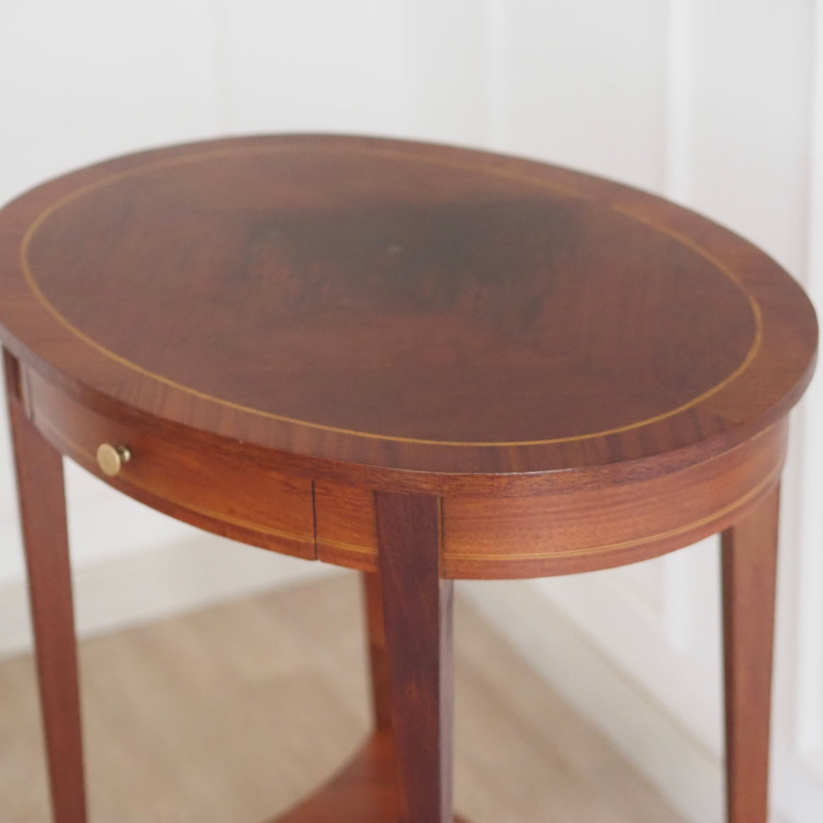 EPOCHE 1900 - Französischer Mahagoni Beistelltisch oval - Louis XVI Stil