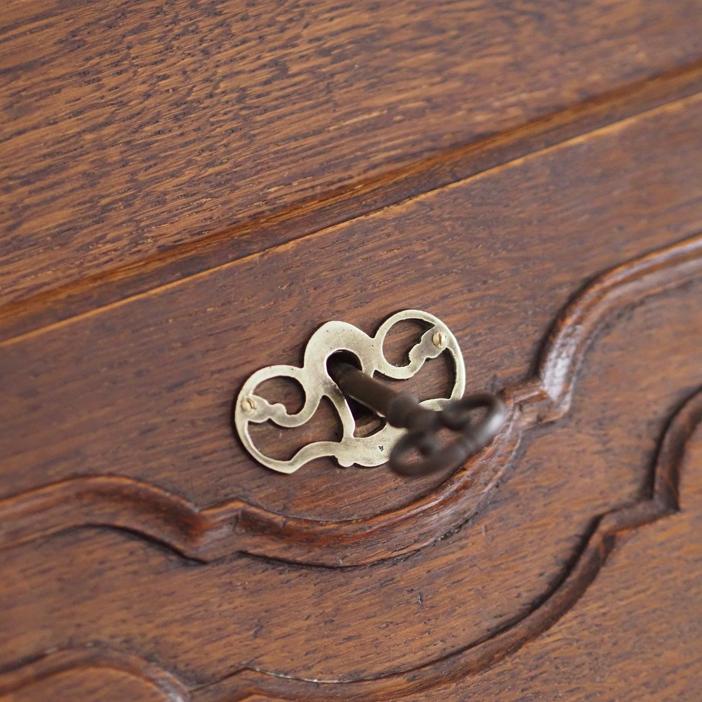 EPOCHE 1920 - Großer Sekretär im Barock-Stil aus Frankreich