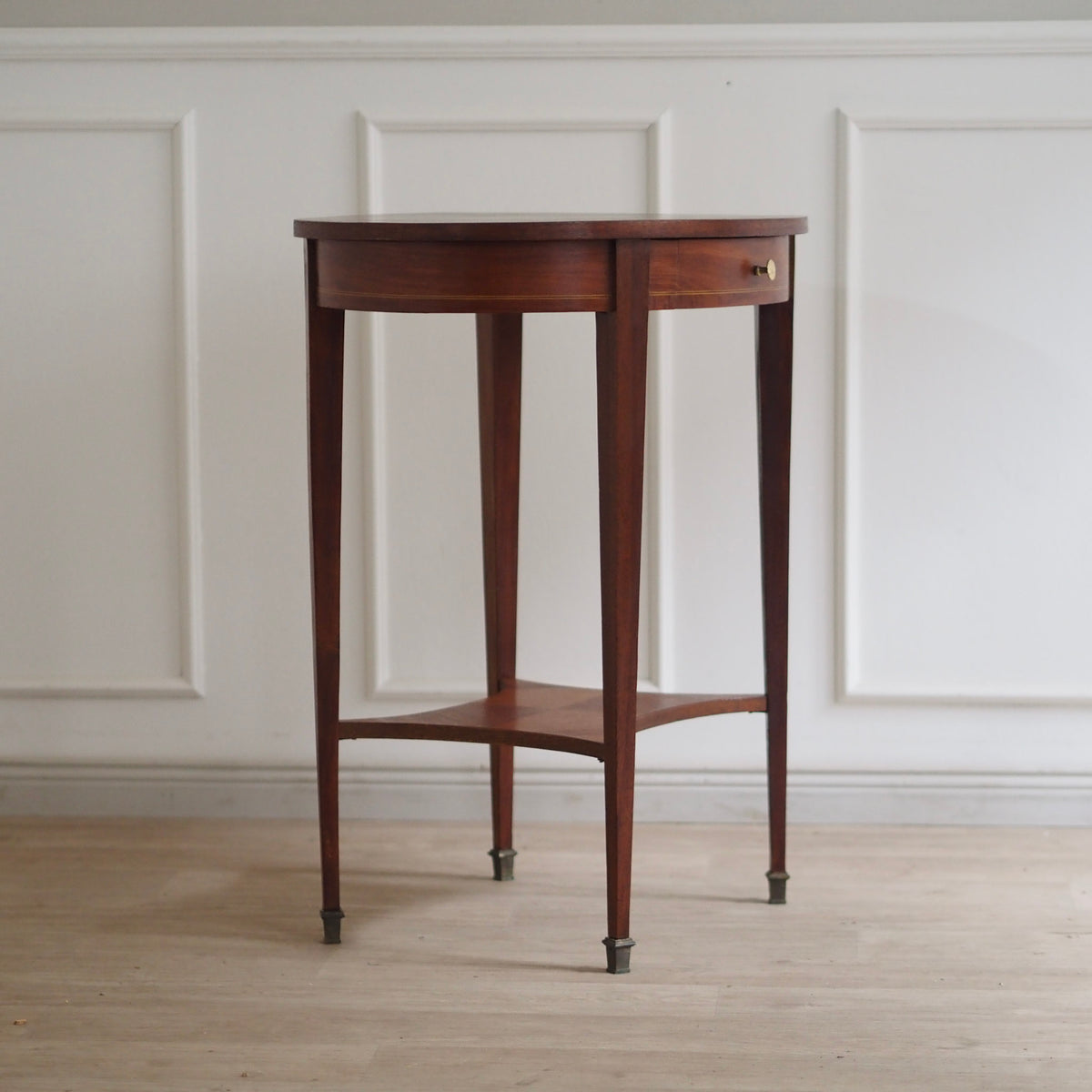 EPOCHE 1900 - Französischer Mahagoni Beistelltisch oval - Louis XVI Stil