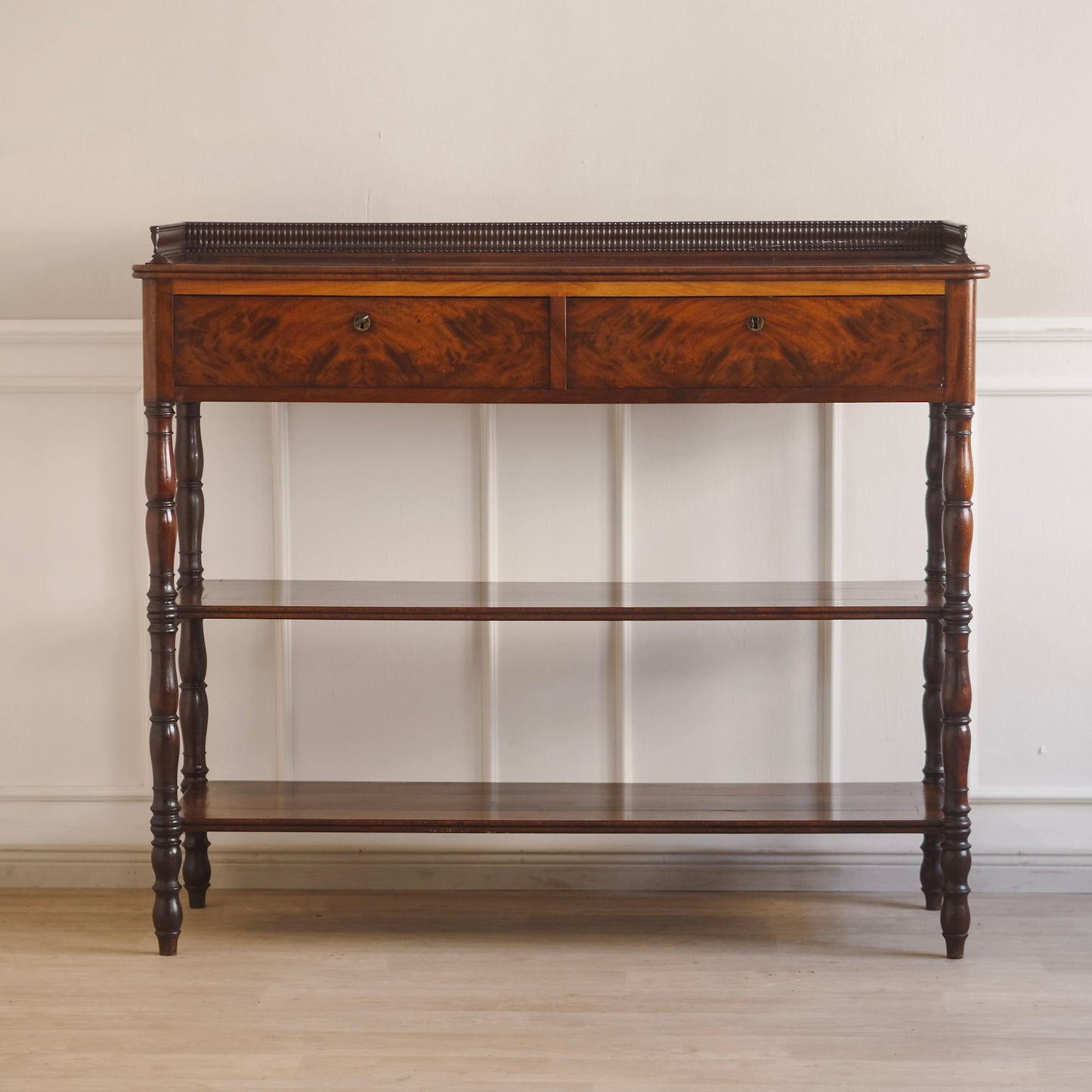 EPOCHE 1890 - Französicher Mahagoni Konsolentisch Etagere