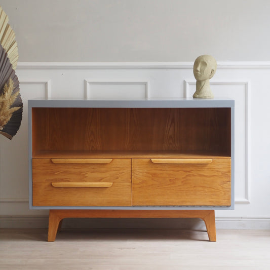 EPOCHE 1960 - Mid-Century Sideboard in hellgrau und Esche - Vintage Kommode