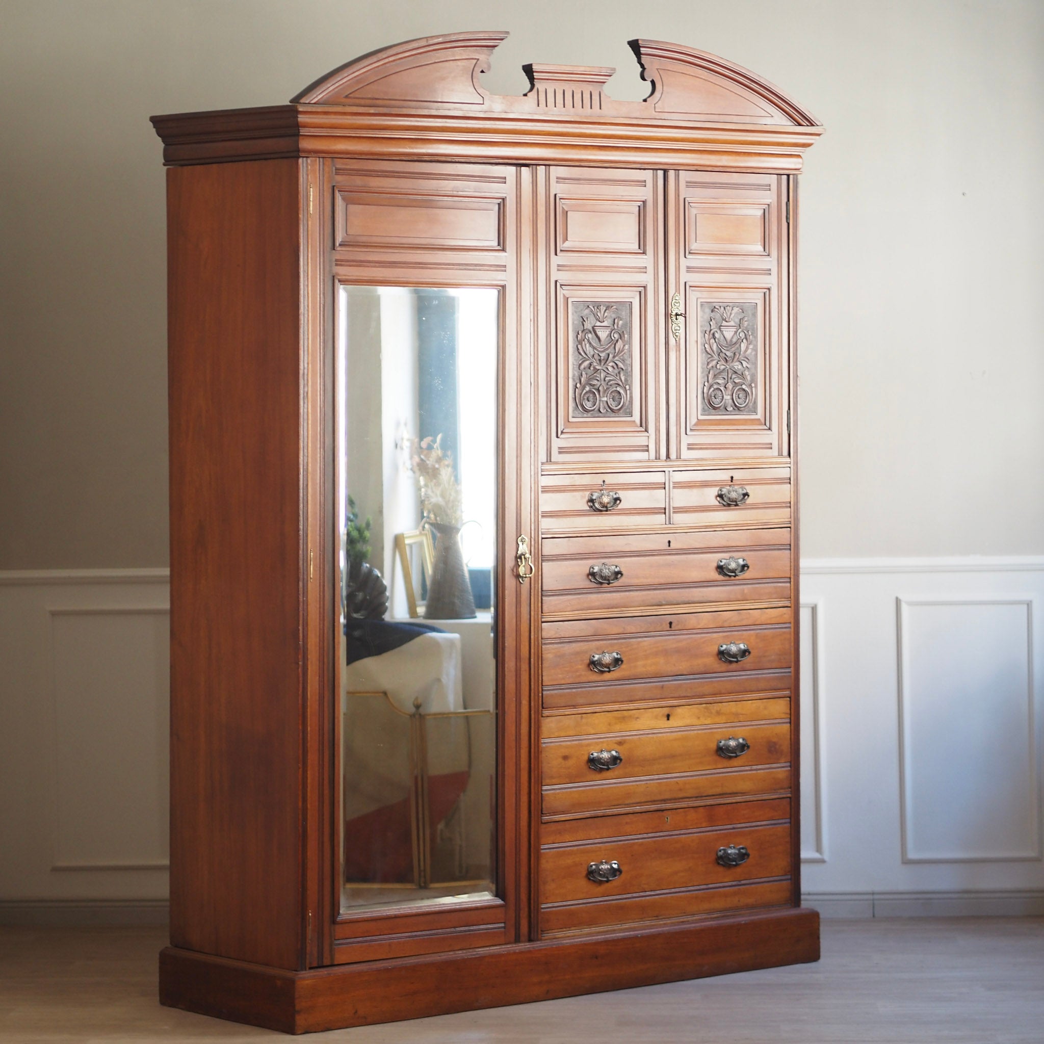 EPOCHE 1890 - Englischer Kleiderschrank mit Spiegel - Gründerzeit