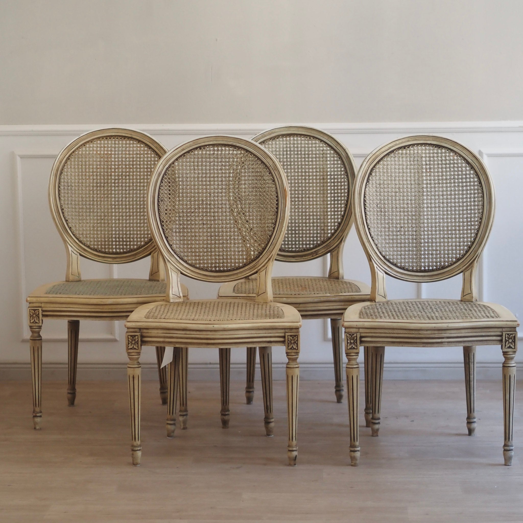 EPOCHE 1920 - Antike französische Stühle mit Wiener Geflecht - 4er Set