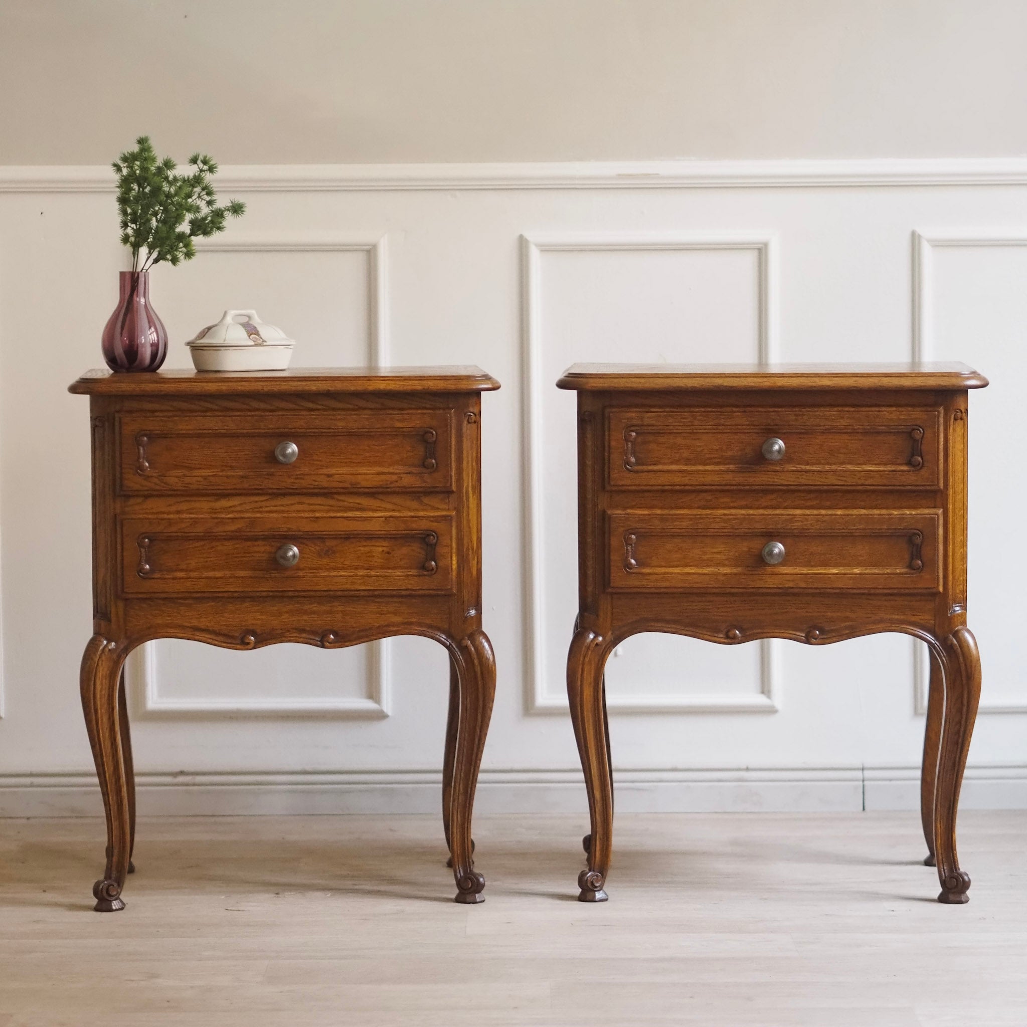 EPOCHE 1920 - Französische Vintage Nachttische - Nachtschrank Set mit Fischgrätmuster