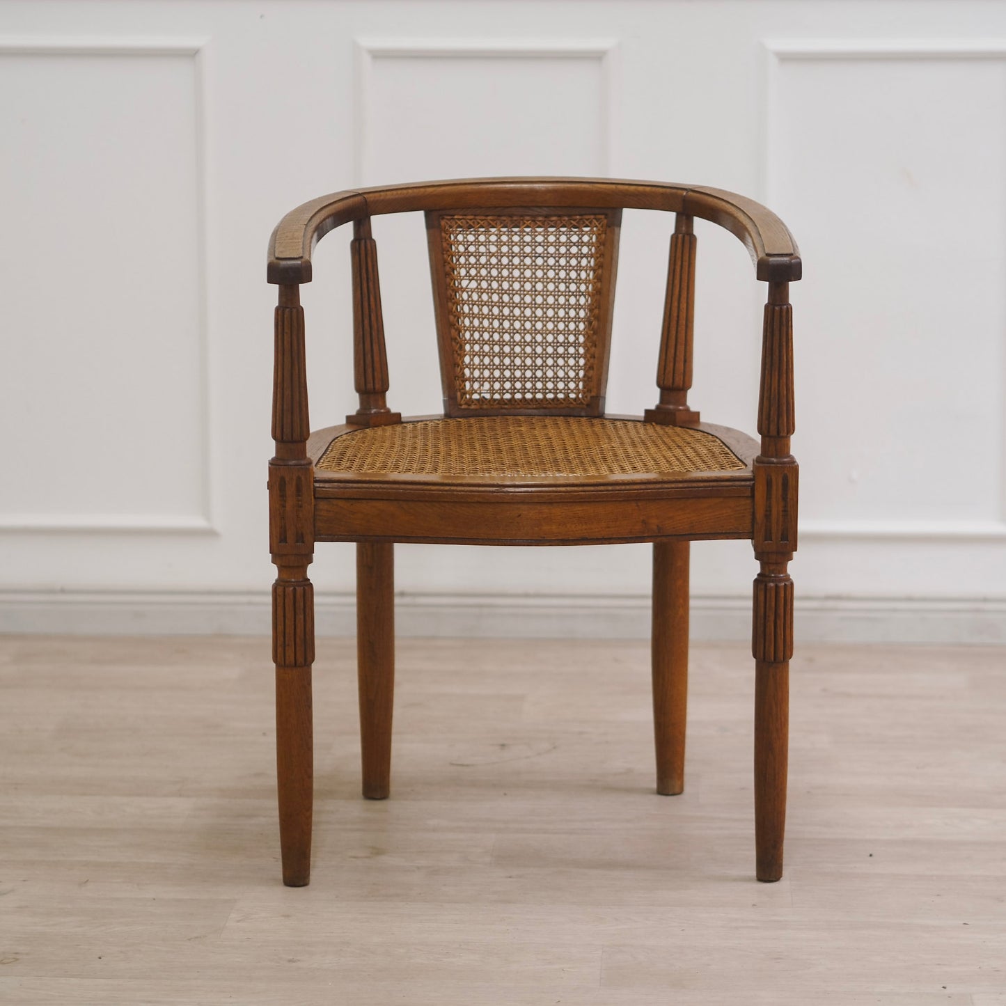 EPOCHE 1890 - Armlehnstuhl mit Wiener Geflecht, Gründerzeit Korbstuhl Herrenzimmer