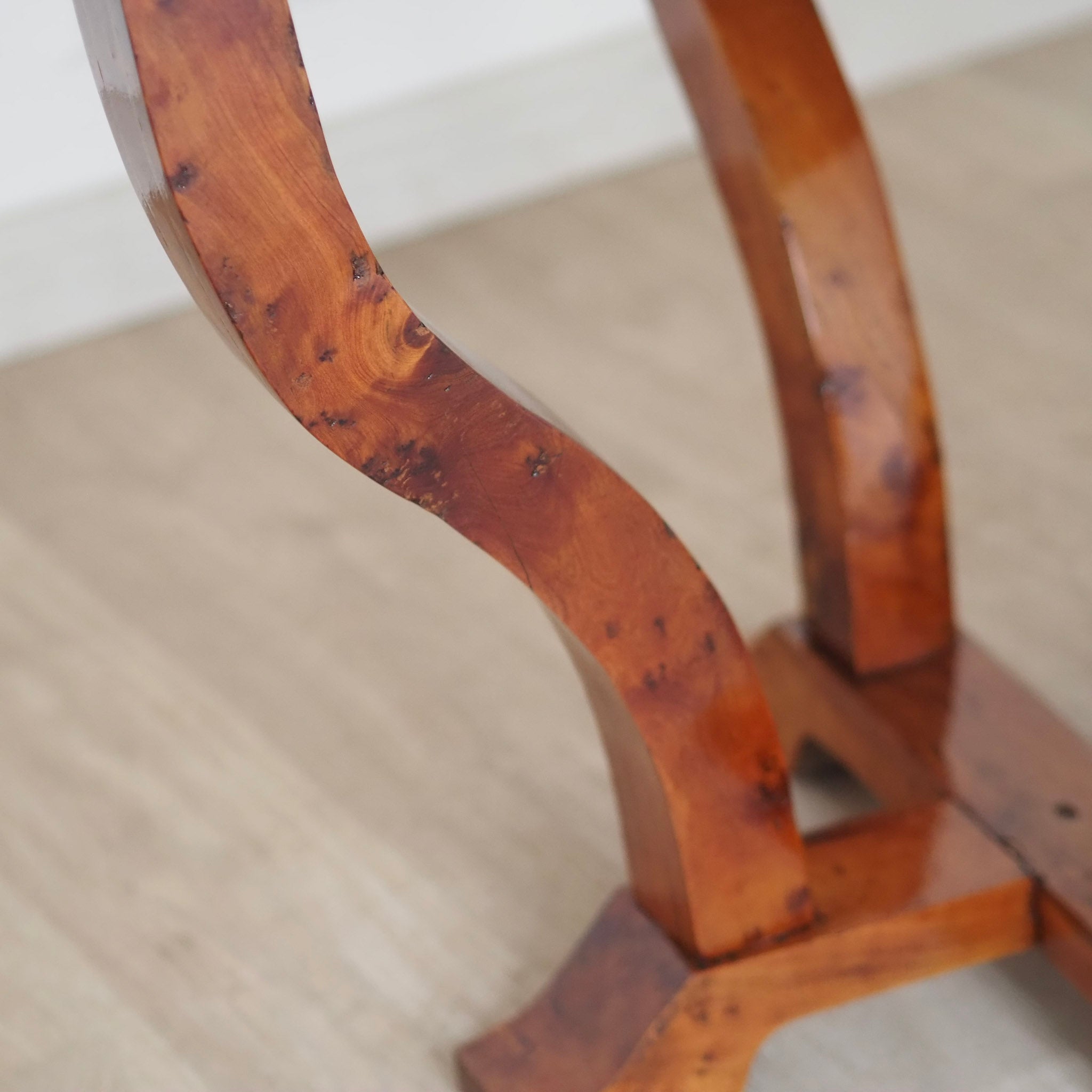 EPOCHE 1920 - Art Déco Beistelltisch mit Sternintarsie aus Frankreich