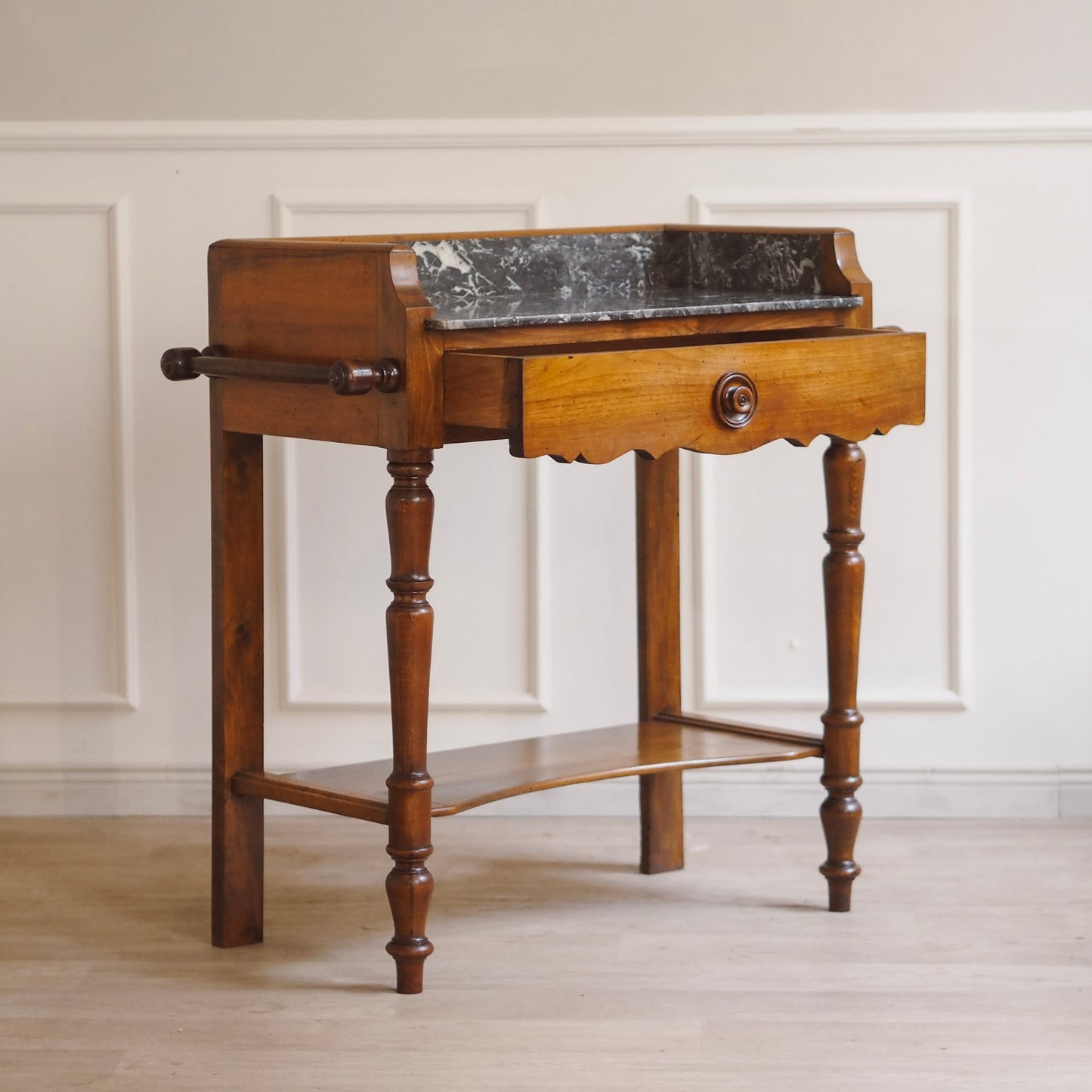 EPOCHE 1890 - Französischer Marmor-Waschtisch, Konsolentisch Louis Philippe Stil