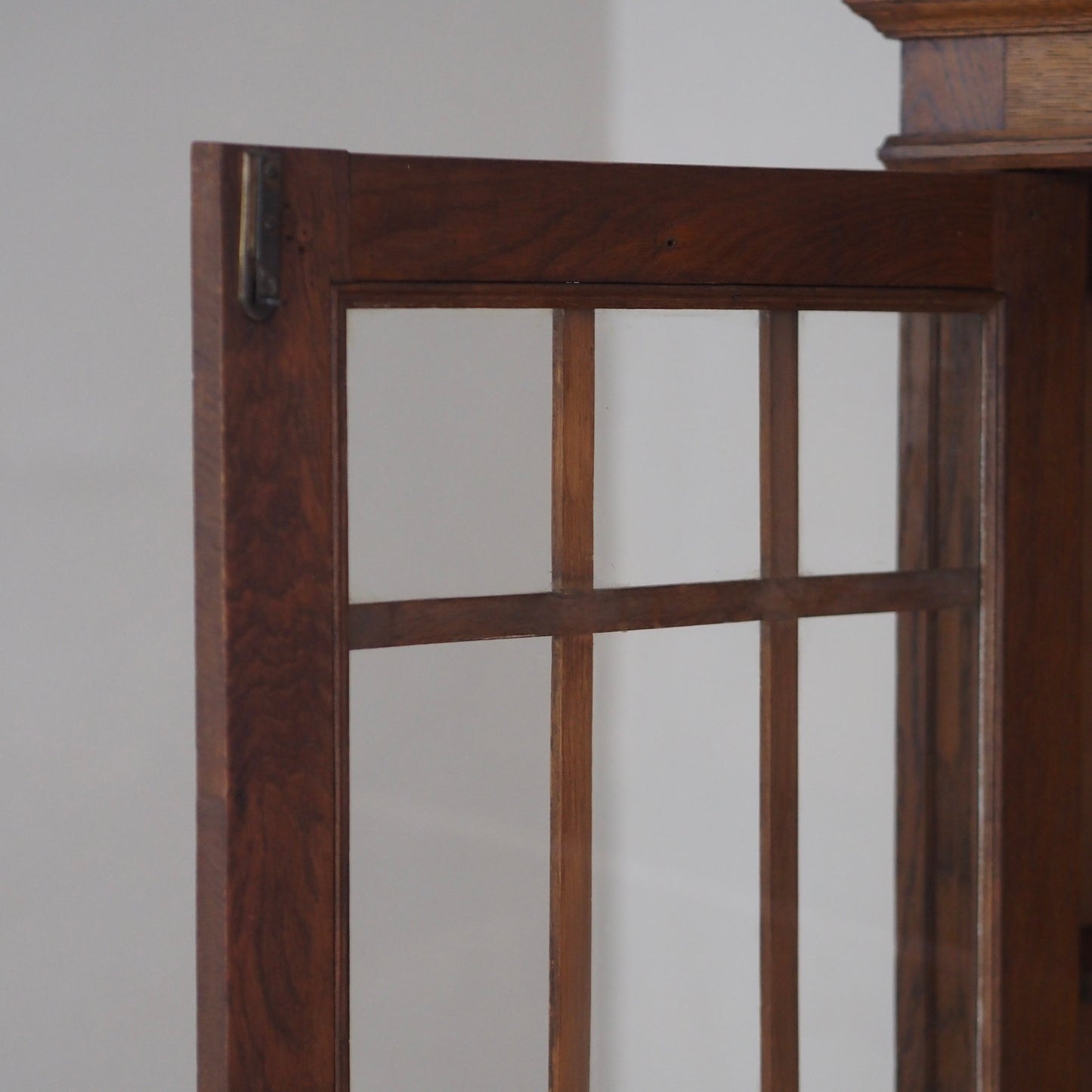 EPOCHE 1900 - Antike Gründerzeit Vitrine mit Sprossenverglasung, Bücherschrank