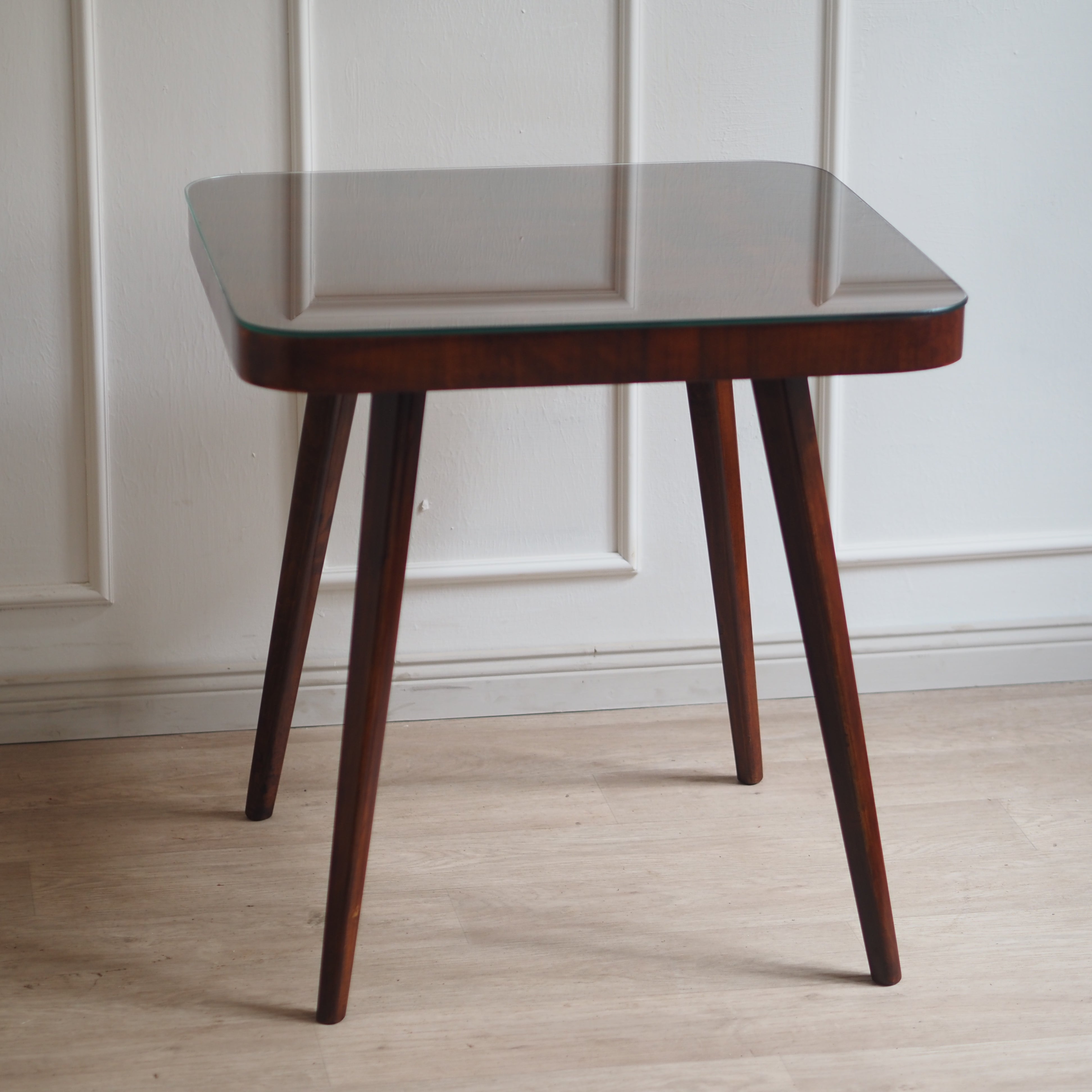 EPOCHE 1960 - Mid Century Beistelltisch mit Glasplatte