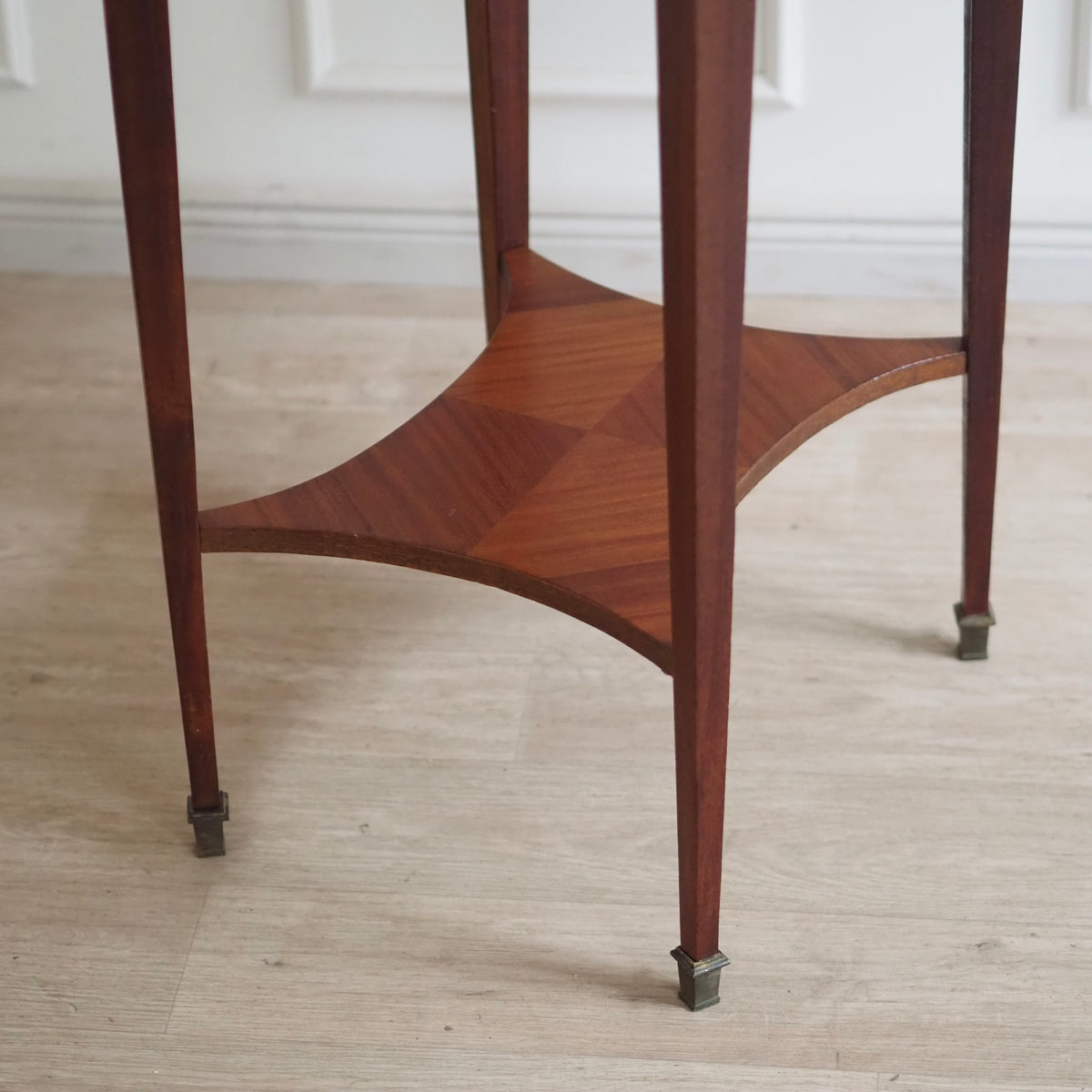EPOCHE 1900 - Französischer Mahagoni Beistelltisch oval - Louis XVI Stil